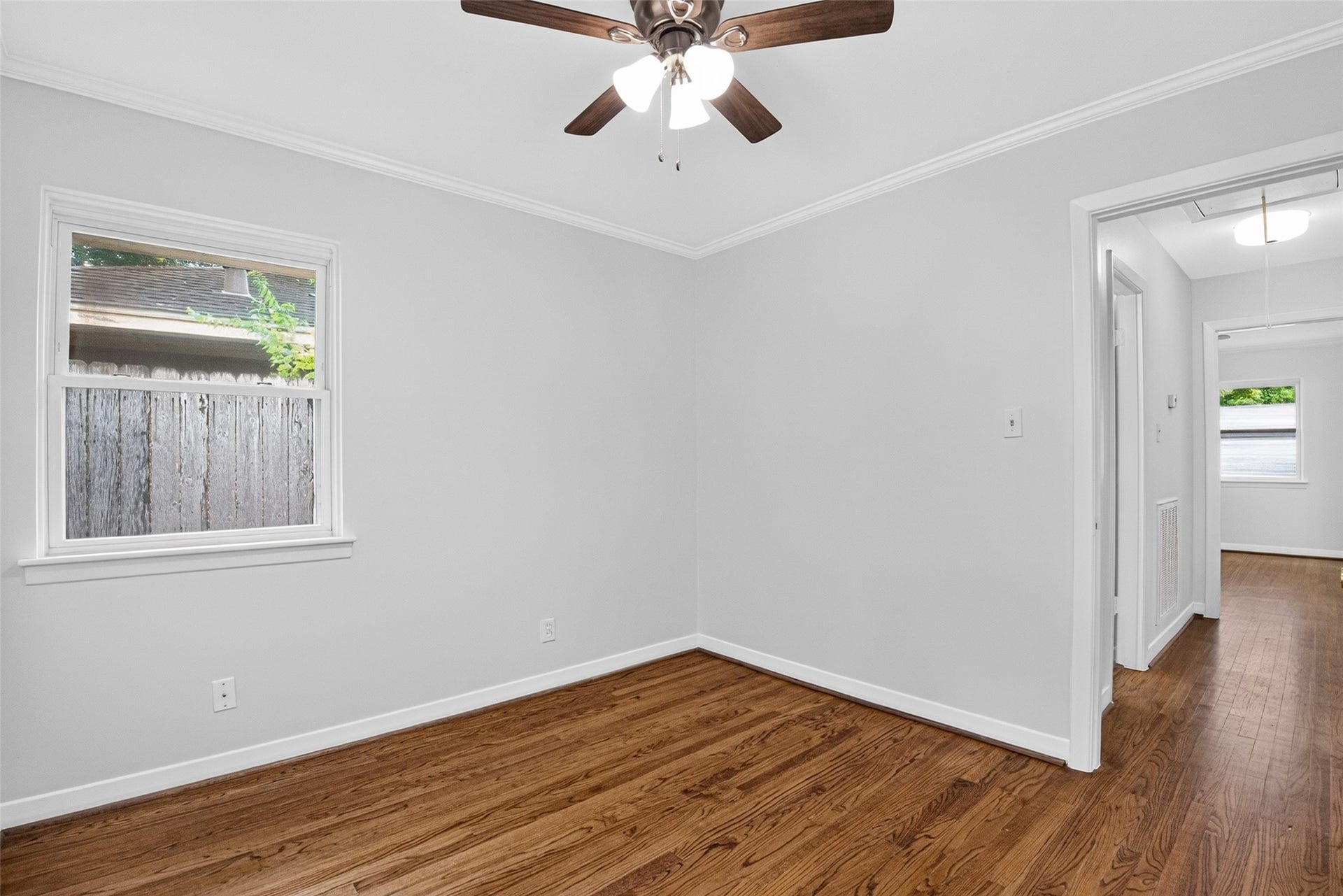 11227 Greenwillow Street, Houston, TX 77035 Guest bedroom has ceiling fan too.
