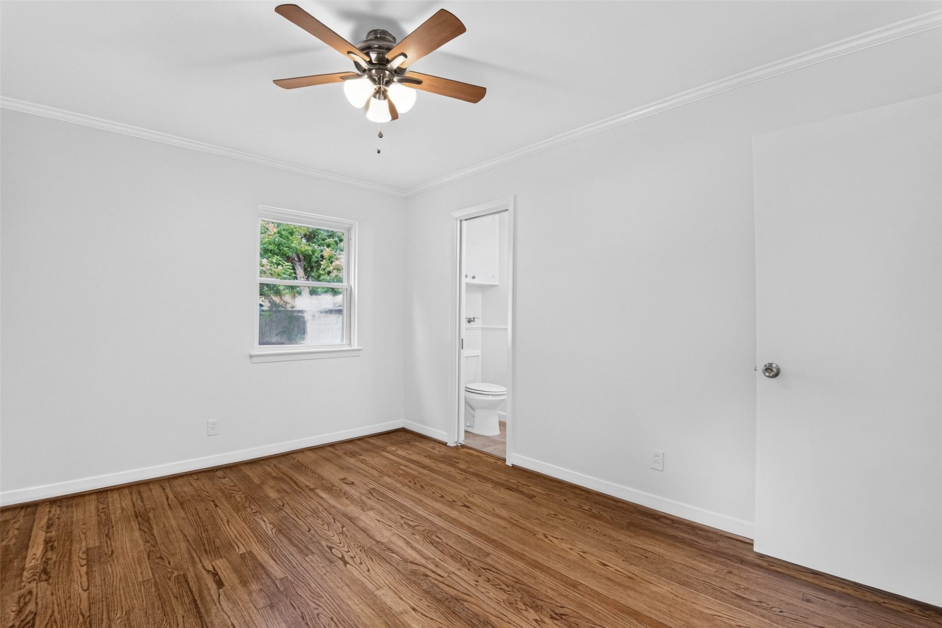11227 Greenwillow Street, Houston, TX 77035 Primary bedroom with Ceiling fan.