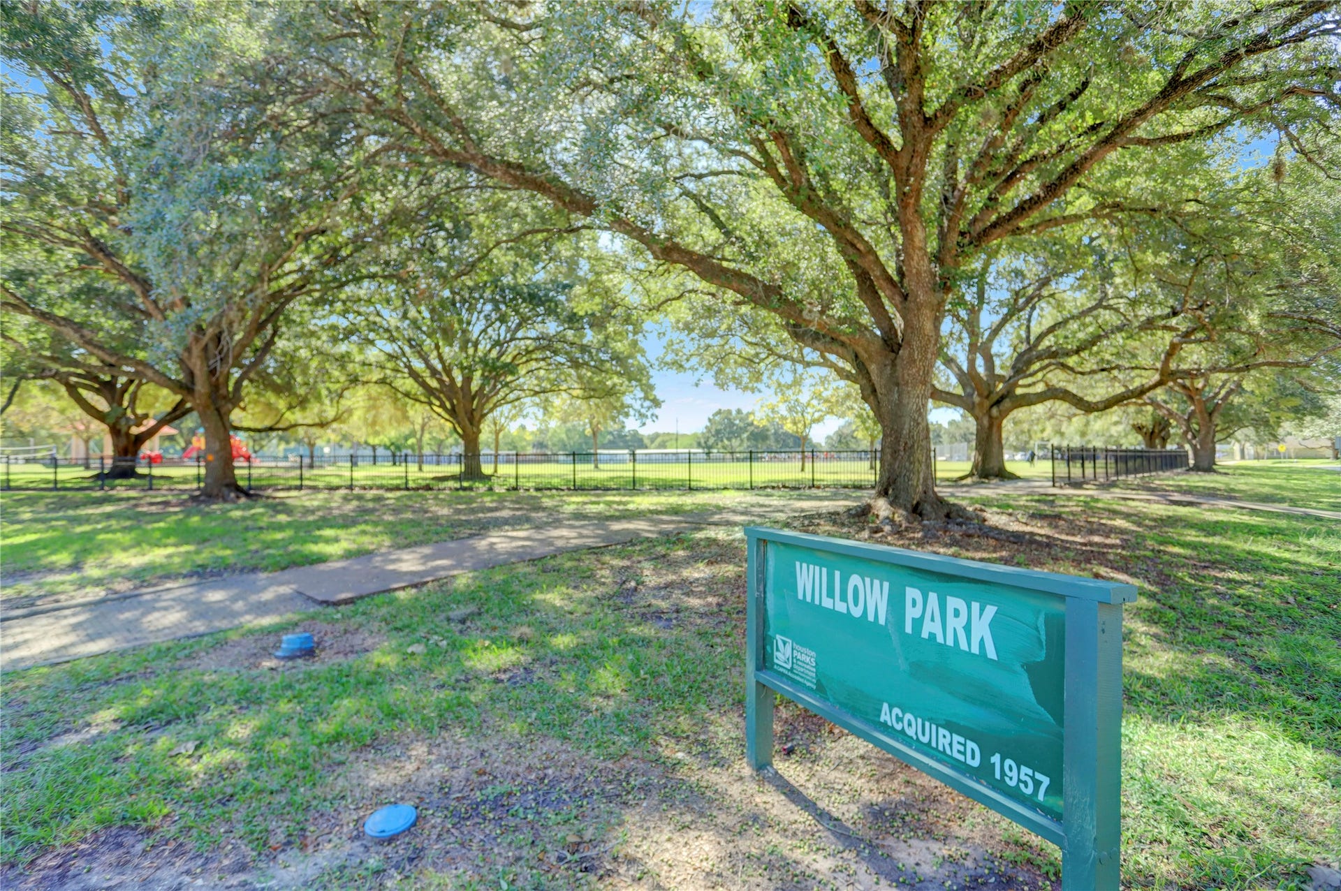 11227 Greenwillow Street, Houston, TX 77035 You will love this 7.5 acre park with Tennis Courts & several ball fields. Willow Park is located across the street from Willow Pool.