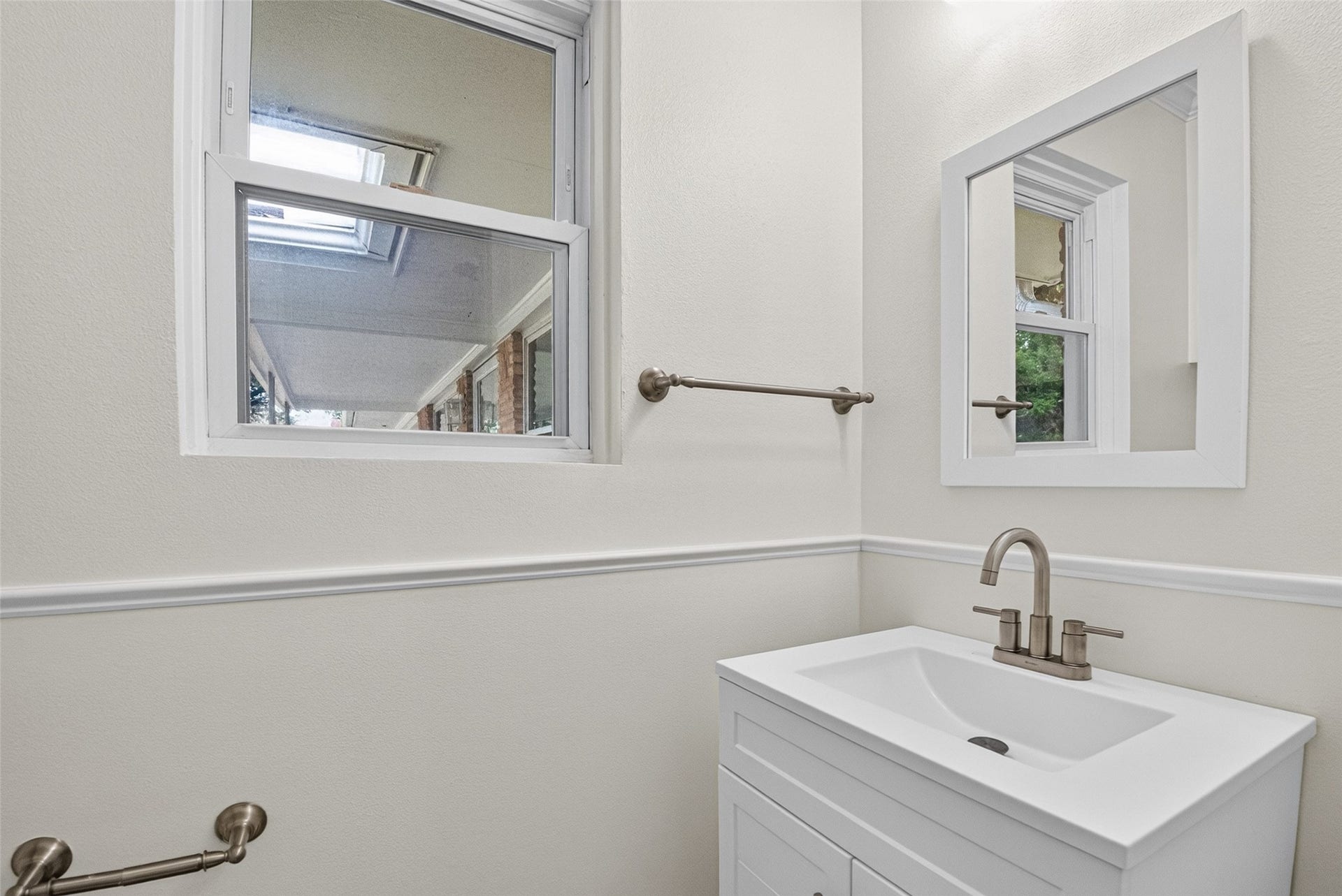 11227 Greenwillow Street, Houston, TX 77035 Cute remodeled 1/2 Bathroom in Primary Bedroom