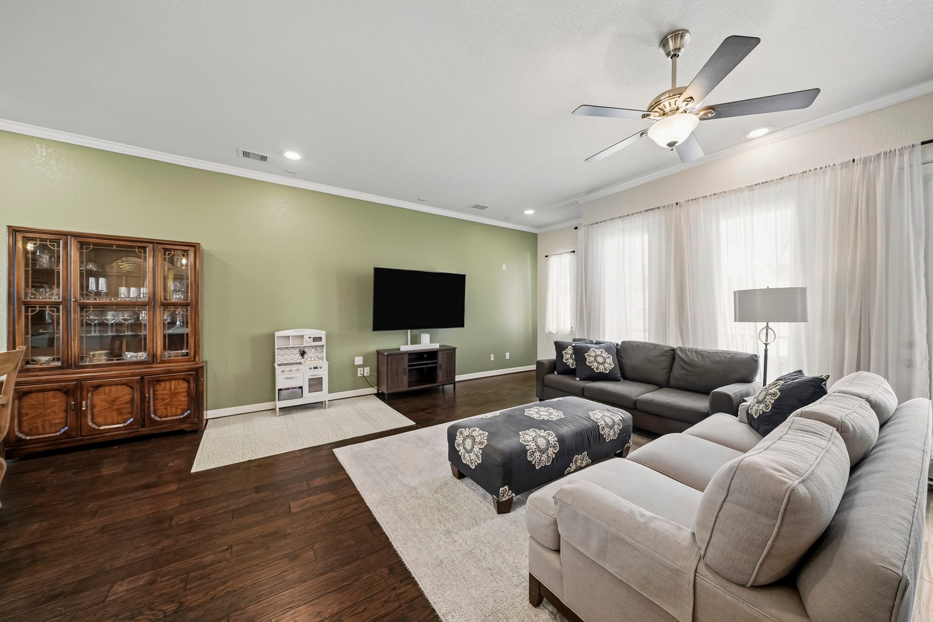 10112 Spring Shadows Park Circle, Houston, TX 77080 10112 Spring Shadows Park Circle, Houston, TX 77080