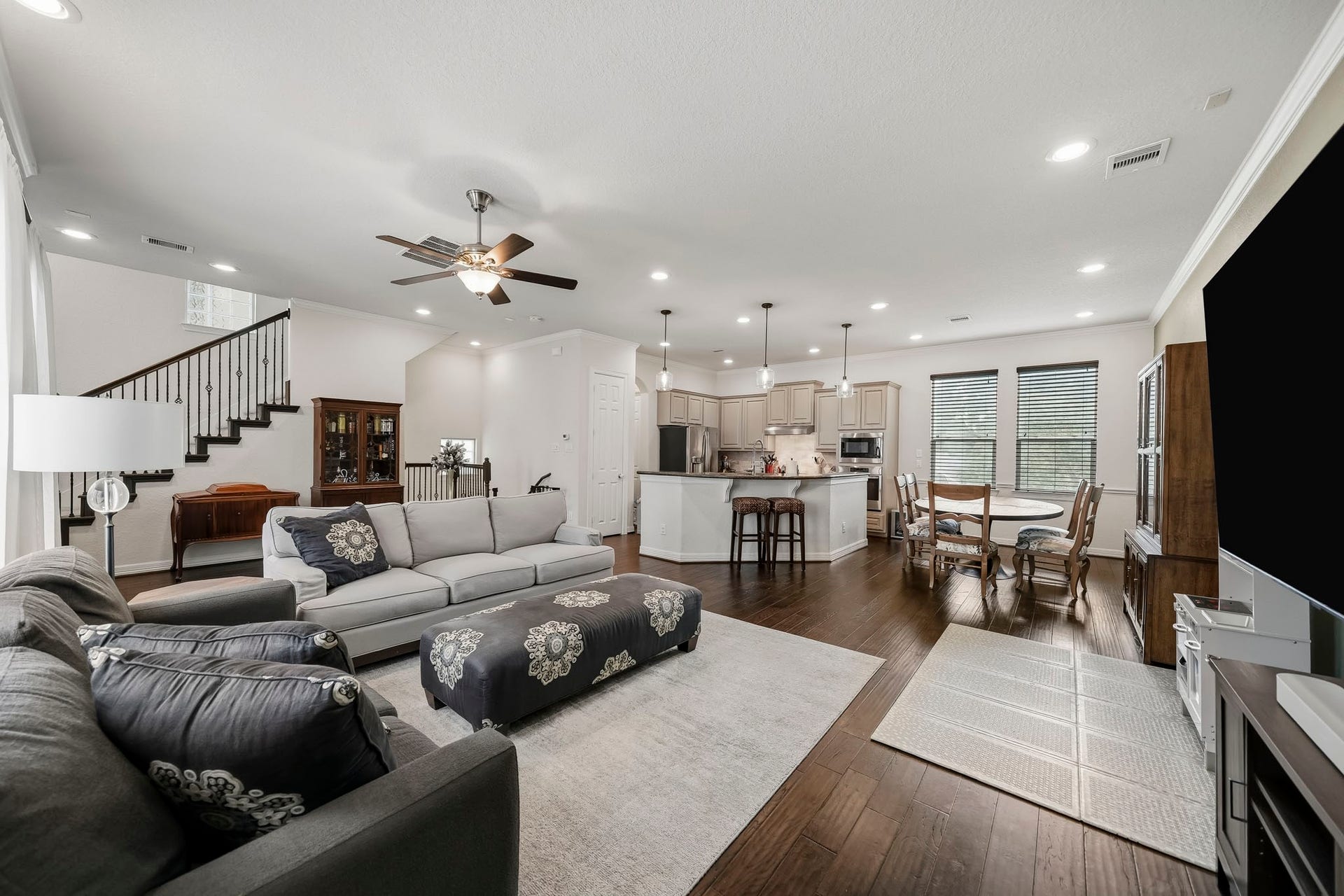 10112 Spring Shadows Park Circle, Houston, TX 77080 10112 Spring Shadows Park Circle, Houston, TX 77080