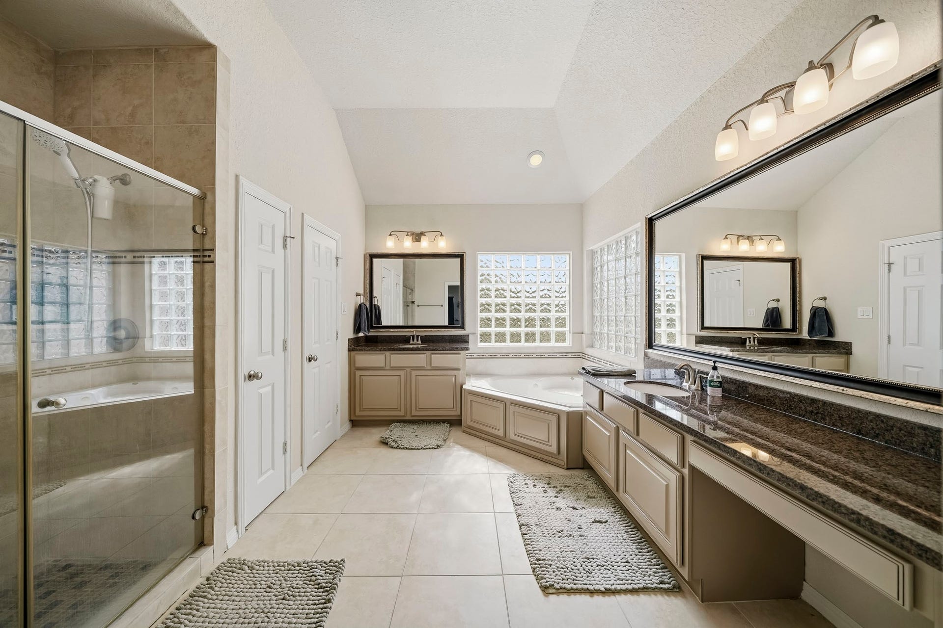 10112 Spring Shadows Park Circle, Houston, TX 77080 10112 Spring Shadows Park Circle, Houston, TX 77080