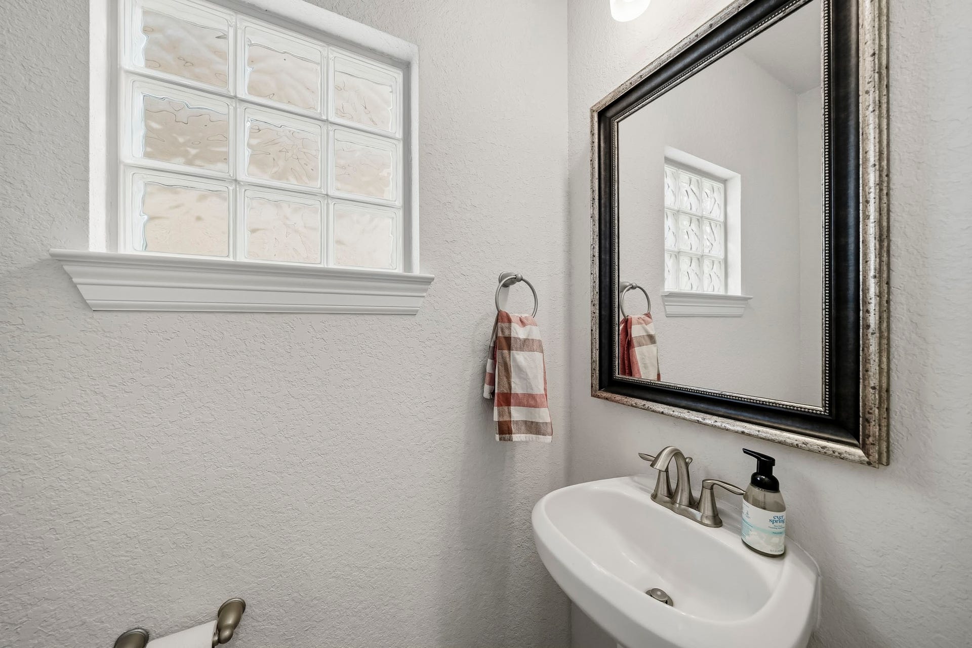 10112 Spring Shadows Park Circle, Houston, TX 77080 10112 Spring Shadows Park Circle, Houston, TX 77080