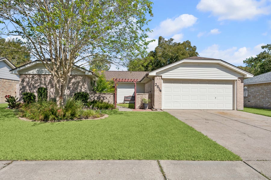 Property photo for 2514 Ewell Drive, League City, TX