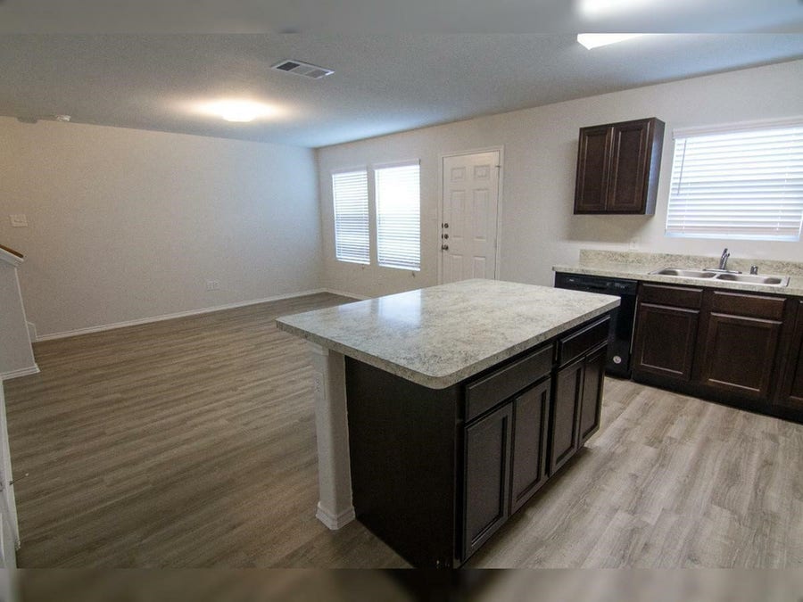 Property photo for 915 Imperial Heights Lane, Houston, TX