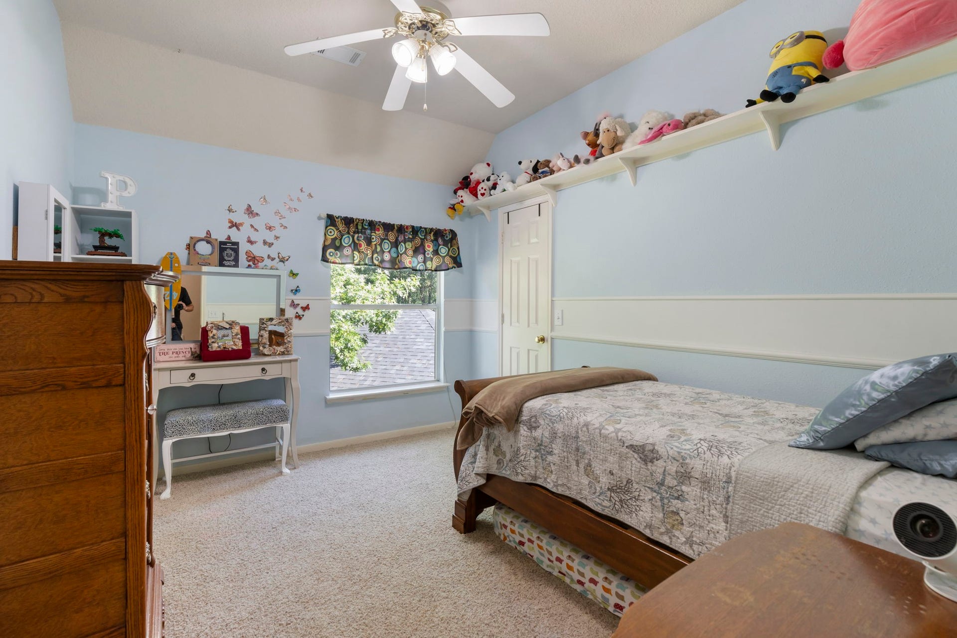 98 W Night Heron Place, The Woodlands, TX 77382 Generously sized secondary bedrooms offer flexible space for family, guests, hobbies, or study areas.