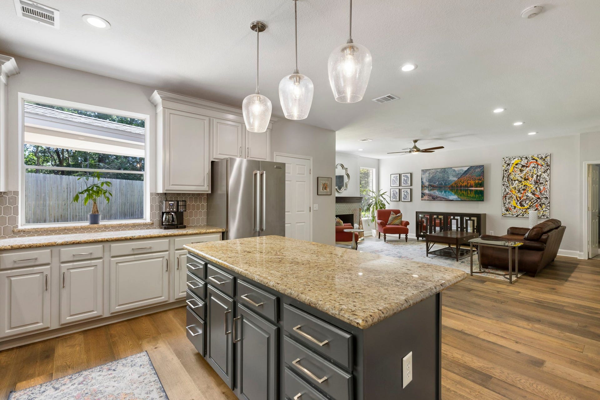 98 W Night Heron Place, The Woodlands, TX 77382 Open sightlines from the kitchen to the living room create a seamless layout ideal for hosting and everyday living.