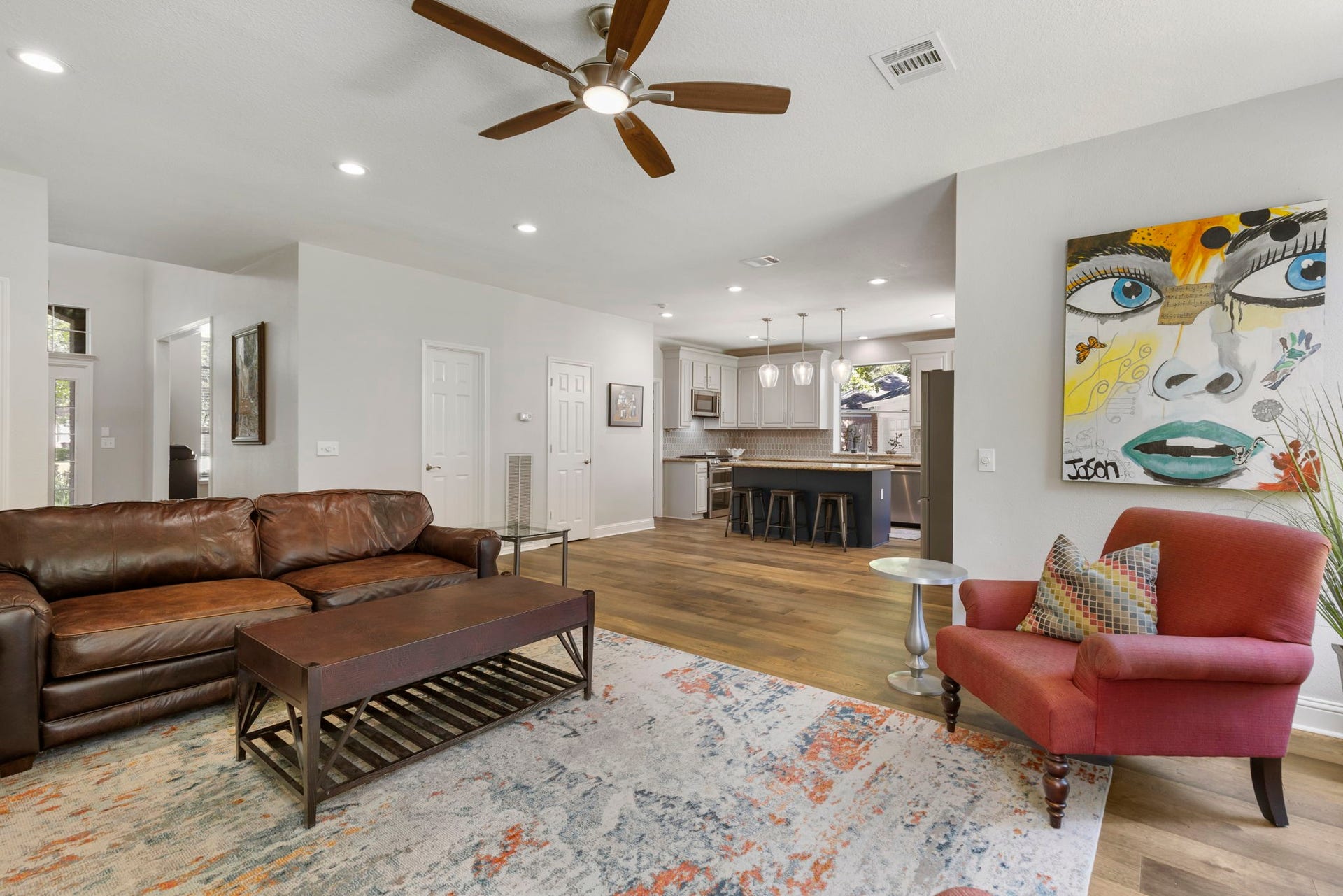 98 W Night Heron Place, The Woodlands, TX 77382 With spacious living areas and a comfortable layout, this home is designed for both relaxing and entertaining.