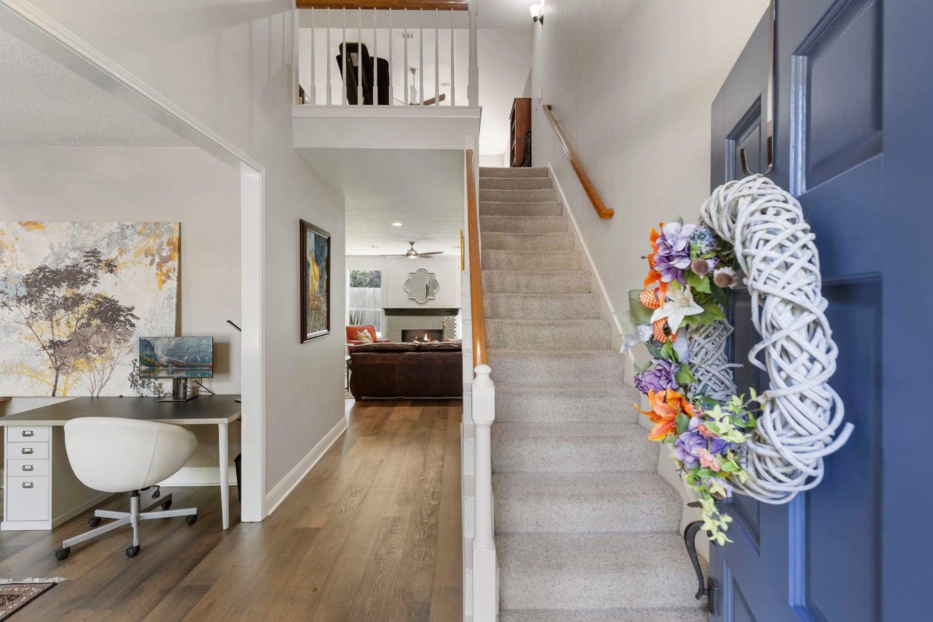 98 W Night Heron Place, The Woodlands, TX 77382 Step inside to soaring ceilings, hardwood floors, and a bright, open entryway that immediately feels welcoming.