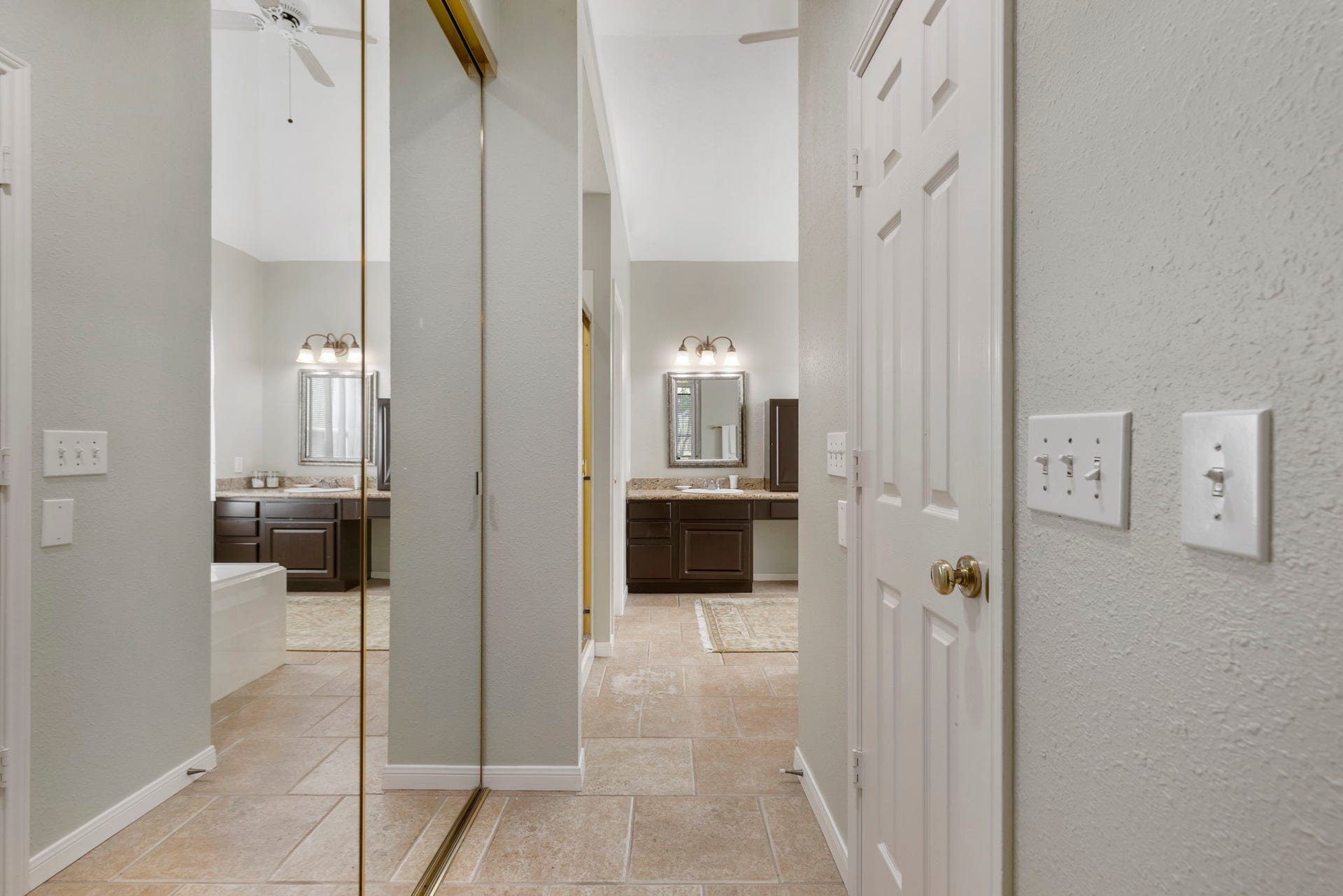 98 W Night Heron Place, The Woodlands, TX 77382 The spacious primary bath features a walk-in closet, including mirrored sliding doors that add both function and style.
