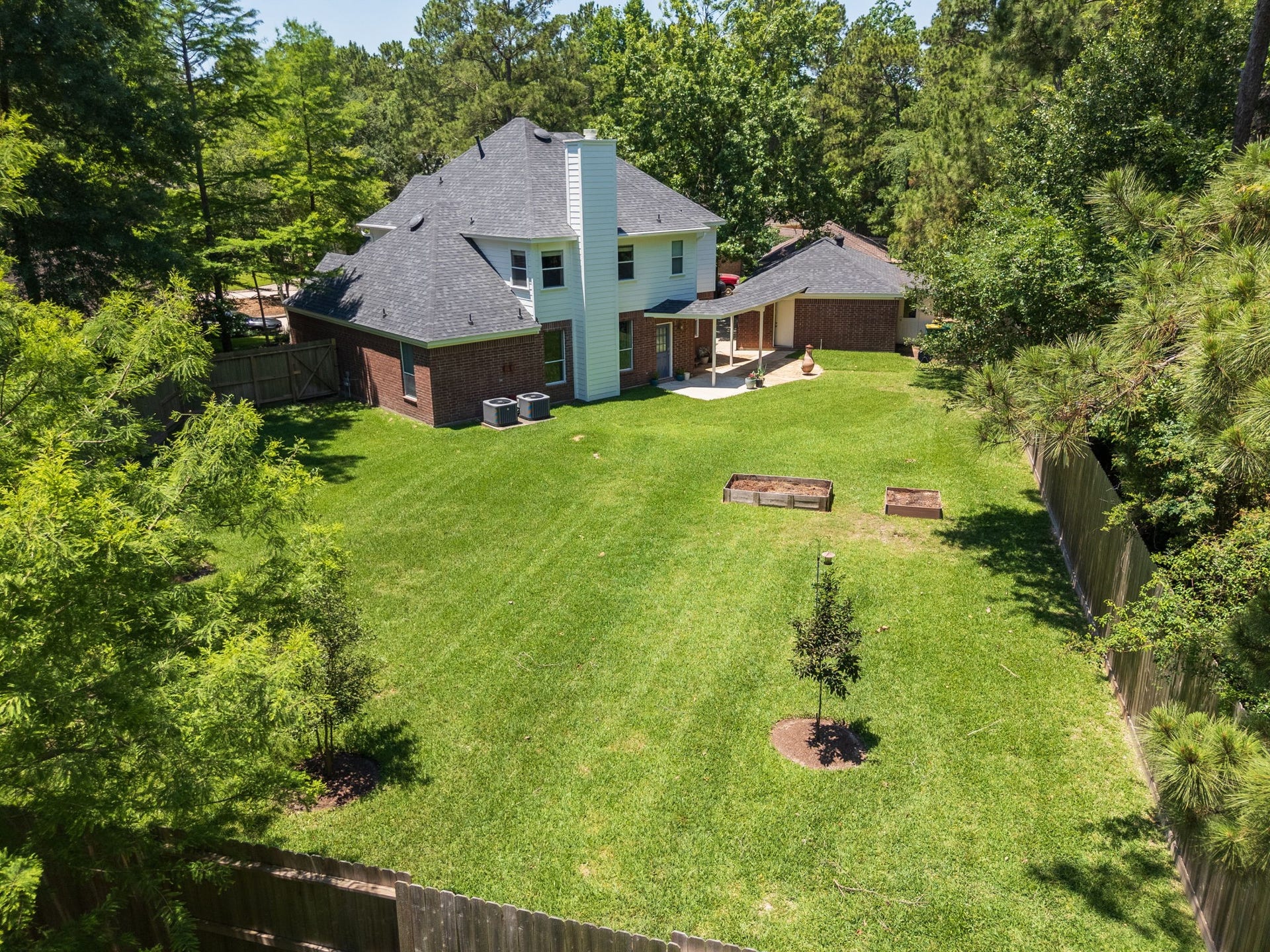 98 W Night Heron Place, The Woodlands, TX 77382 Expansive lots like this are hard to find in The Woodlands! Enjoy a 5 year old roof, providing peace of mind for years to come!