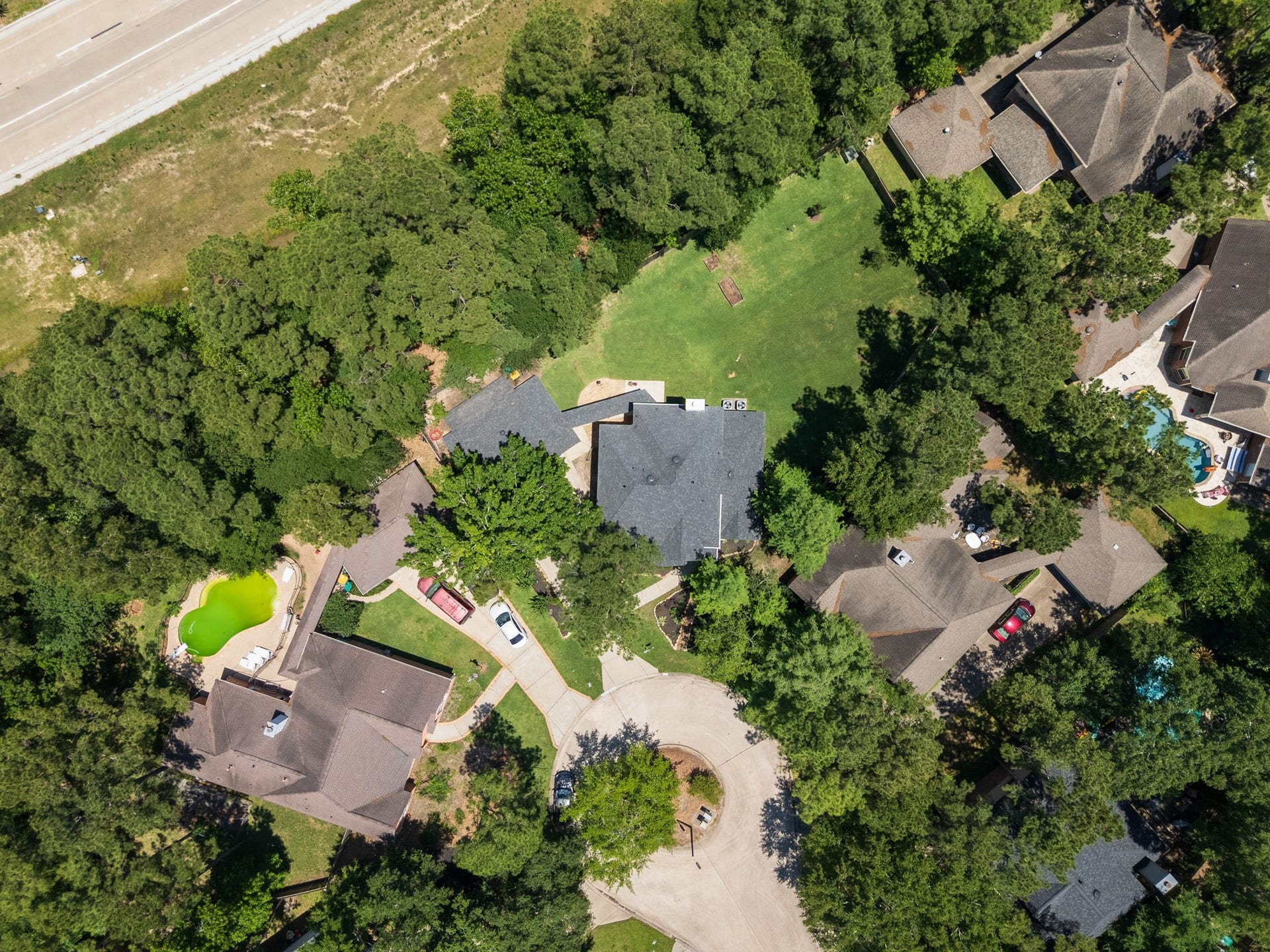 98 W Night Heron Place, The Woodlands, TX 77382 An aerial view of this amazing & private lot!