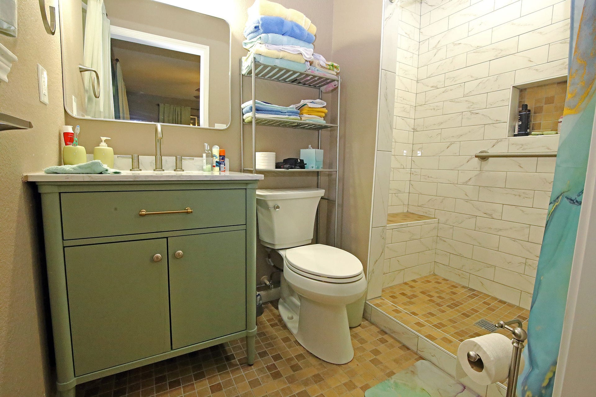 3804 Shady Lane, Santa Fe, TX 77517 Experience luxury in the newly upgraded primary ensuite bath.