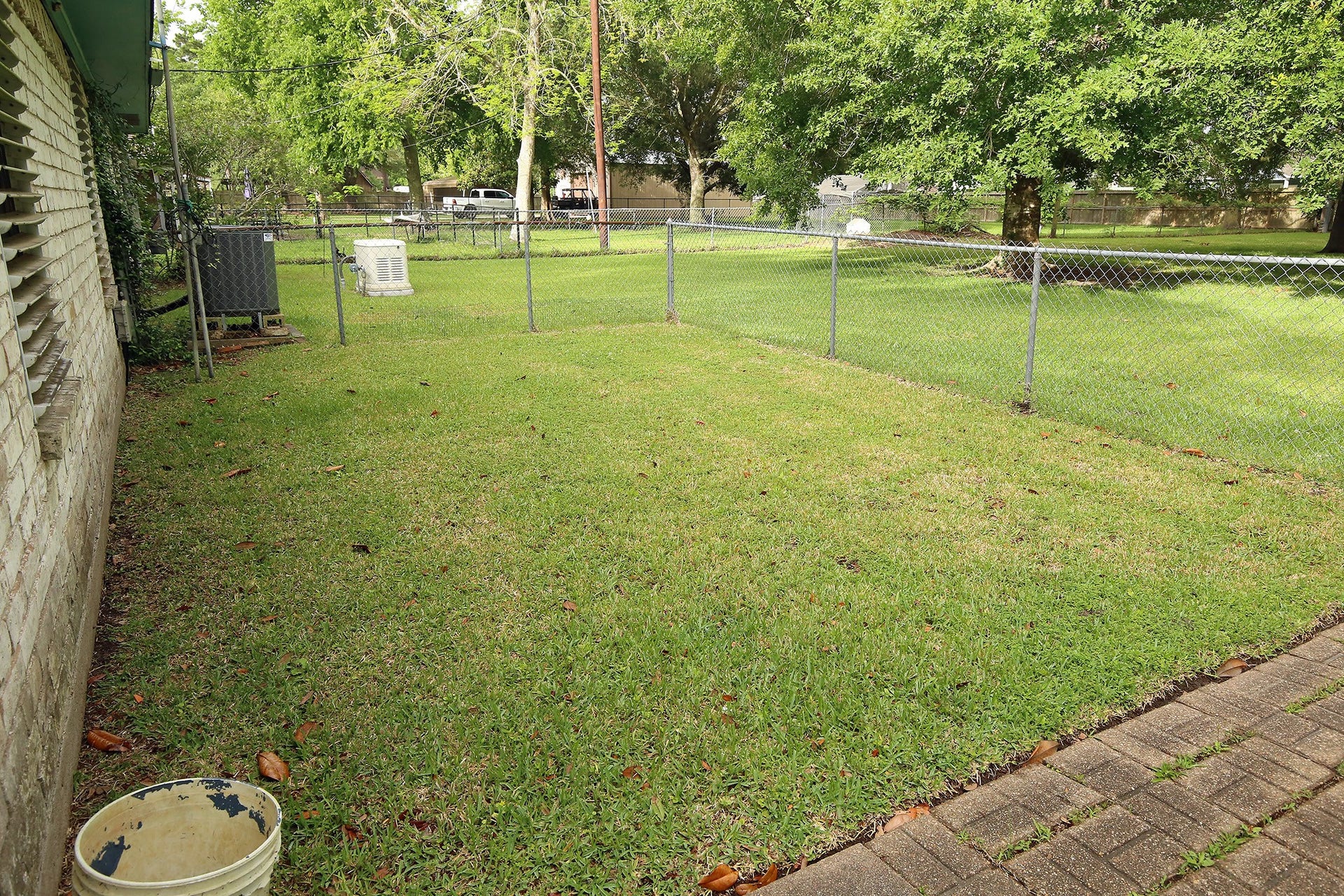 3804 Shady Lane, Santa Fe, TX 77517 Secure, pet-friendly fenced yard!