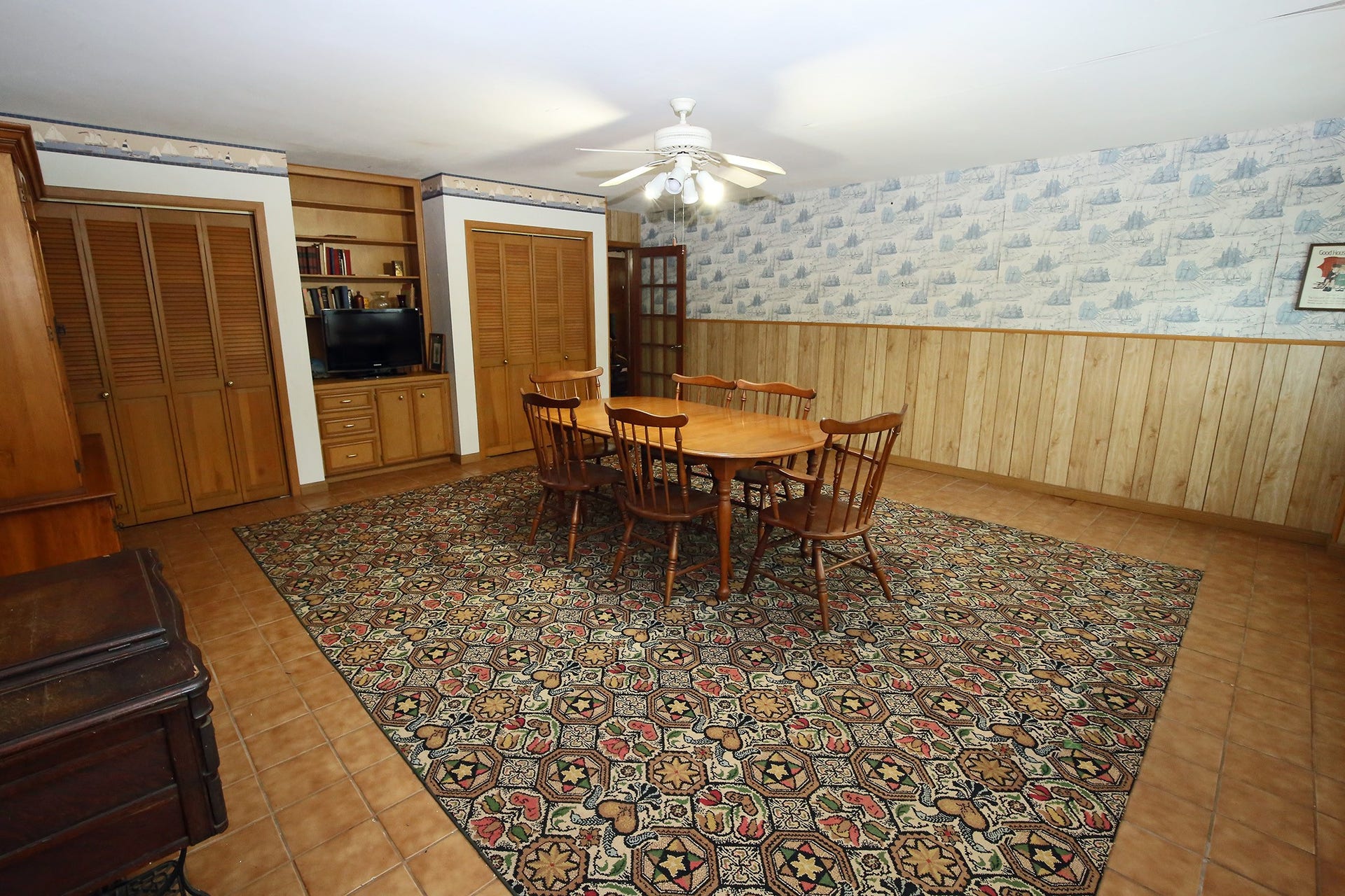 3804 Shady Lane, Santa Fe, TX 77517 Abundant natural light fills this inviting space!