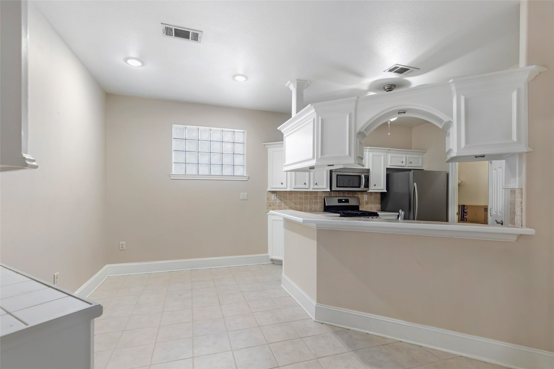 108 Harbour Town Circle, Conroe, TX 77356