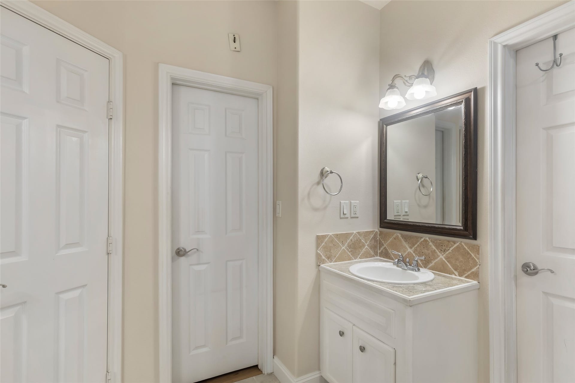 108 Harbour Town Circle, Conroe, TX 77356