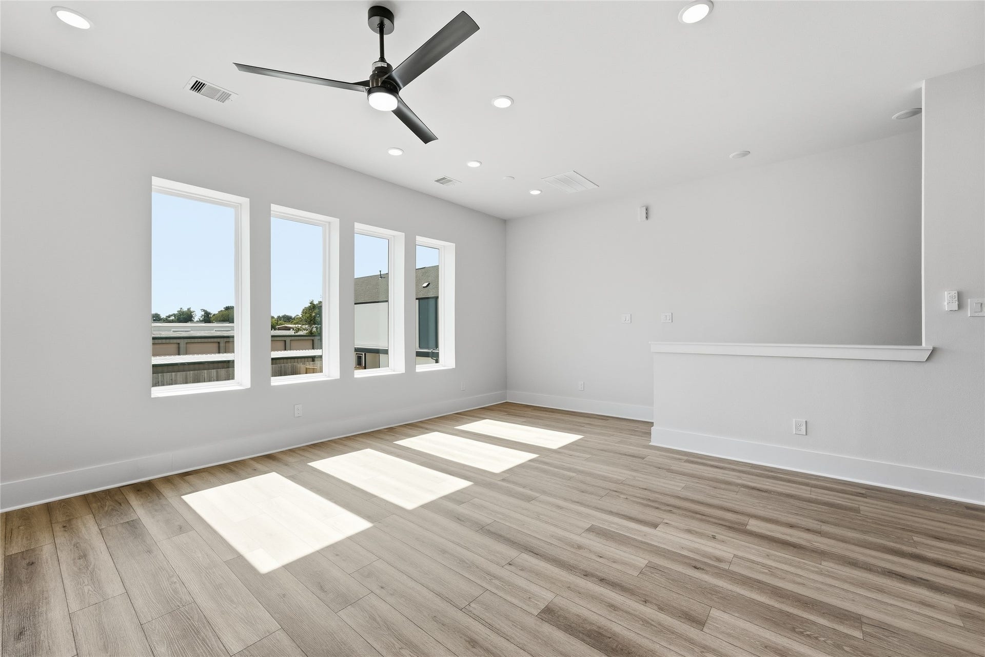 5308 Jesselton Lane, Houston, TX 77091 Elevated Living Plan - Living and Primary Suite on 2nd Floor
