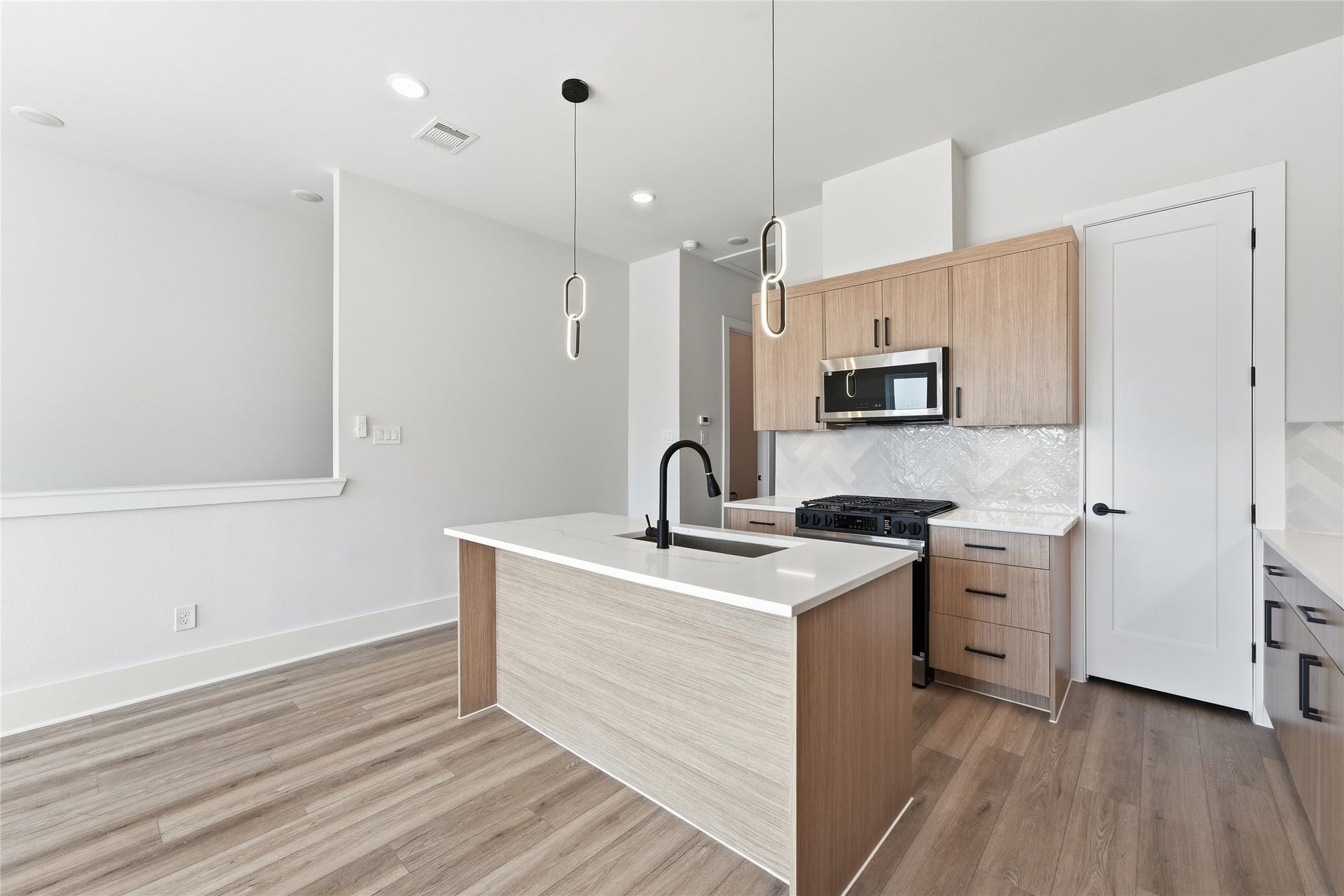 5308 Jesselton Lane, Houston, TX 77091 Elevated Living Plan - Living and Primary Suite on 2nd Floor