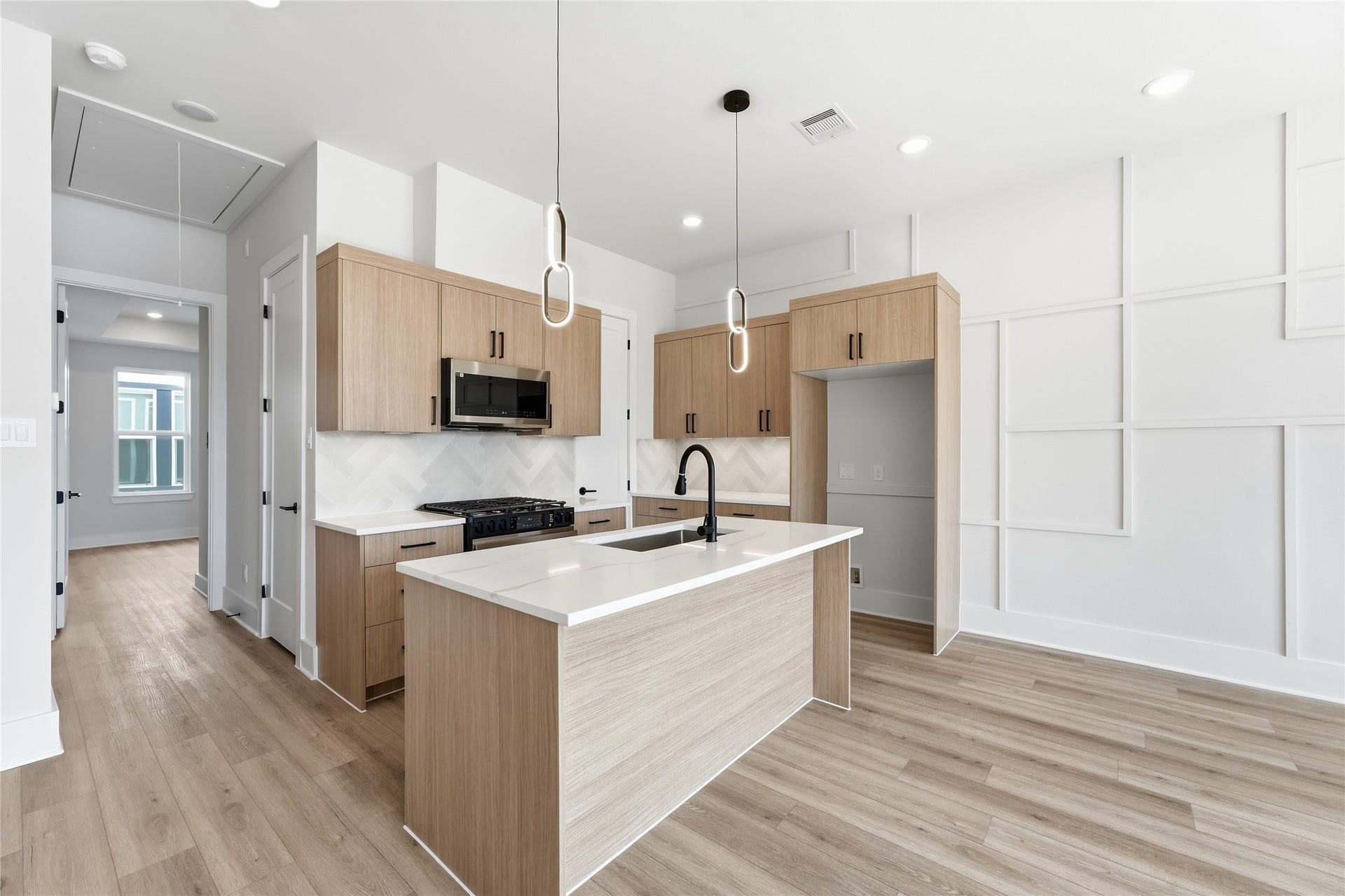 5308 Jesselton Lane, Houston, TX 77091 Elevated Living Plan - Living and Primary Suite on 2nd Floor