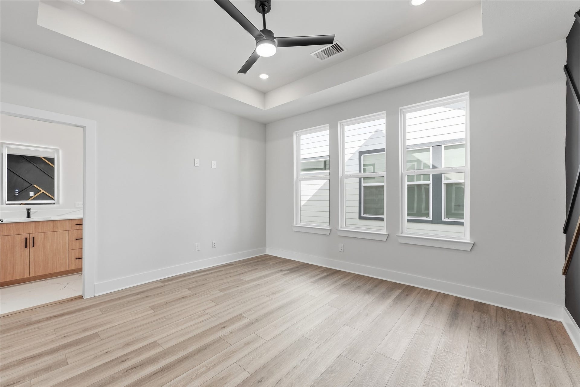5308 Jesselton Lane, Houston, TX 77091 Elevated Living Plan - Living and Primary Suite on 2nd Floor