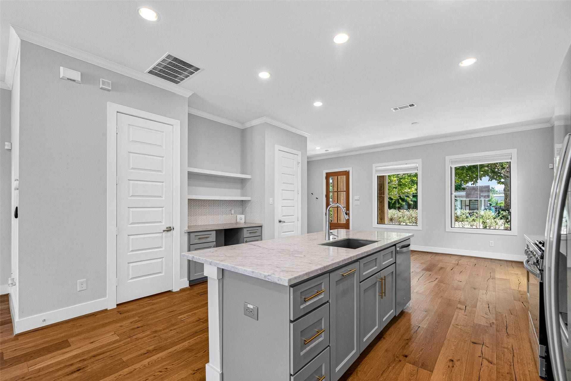 935 Bunton Street, Houston, TX 77009 935 Bunton Street, Houston, TX 77009