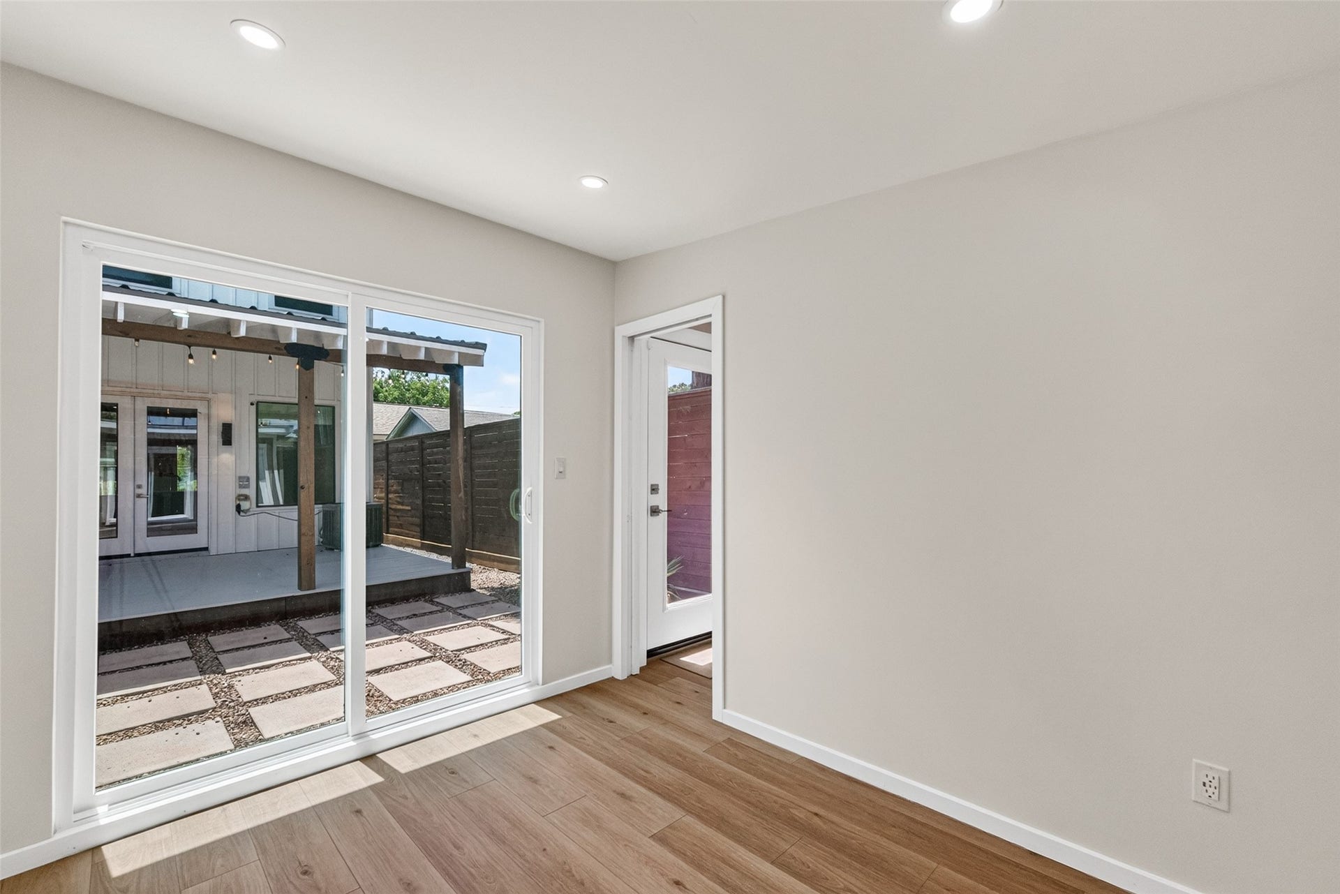 935 Bunton Street, Houston, TX 77009 935 Bunton Street, Houston, TX 77009