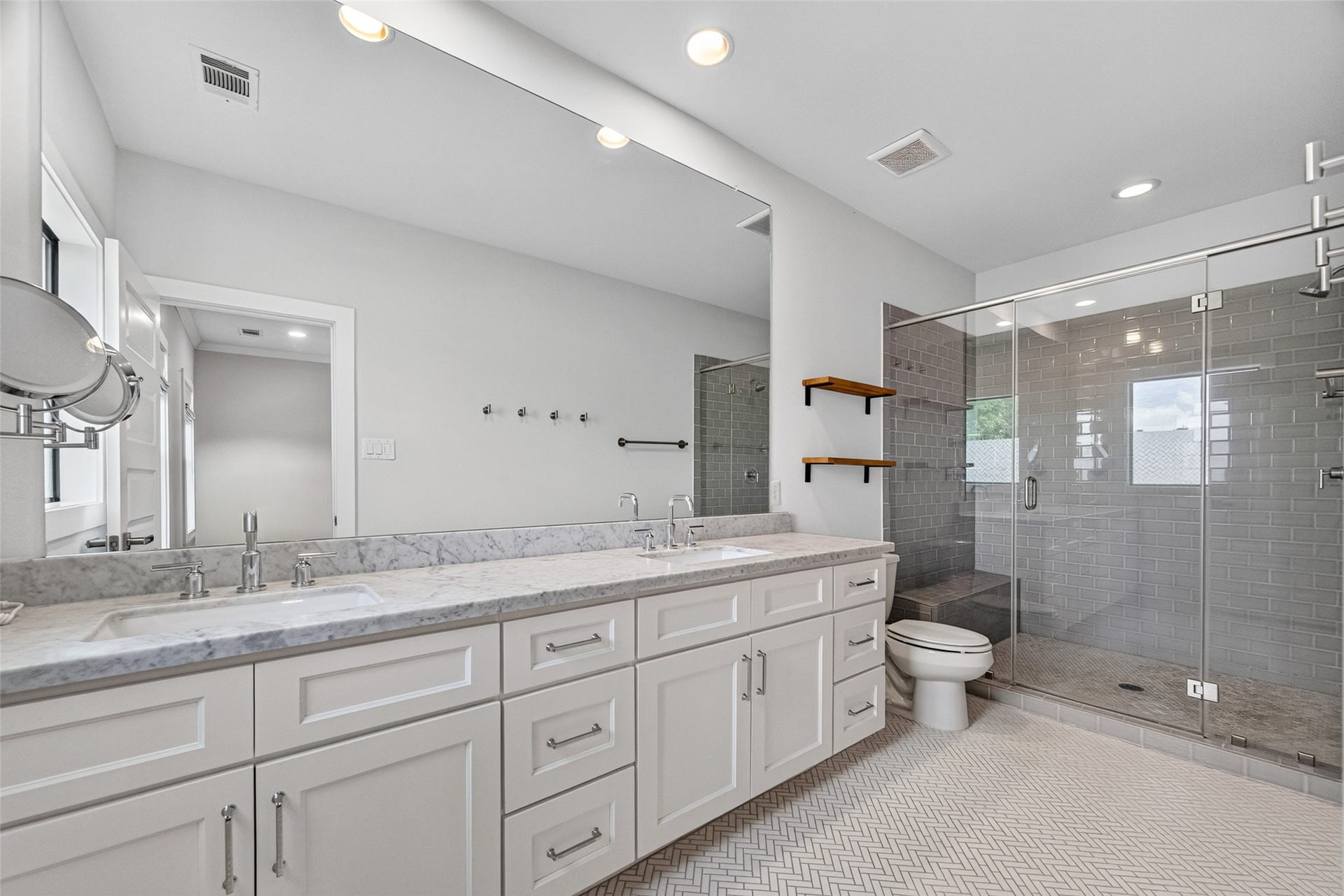 935 Bunton Street, Houston, TX 77009 935 Bunton Street, Houston, TX 77009