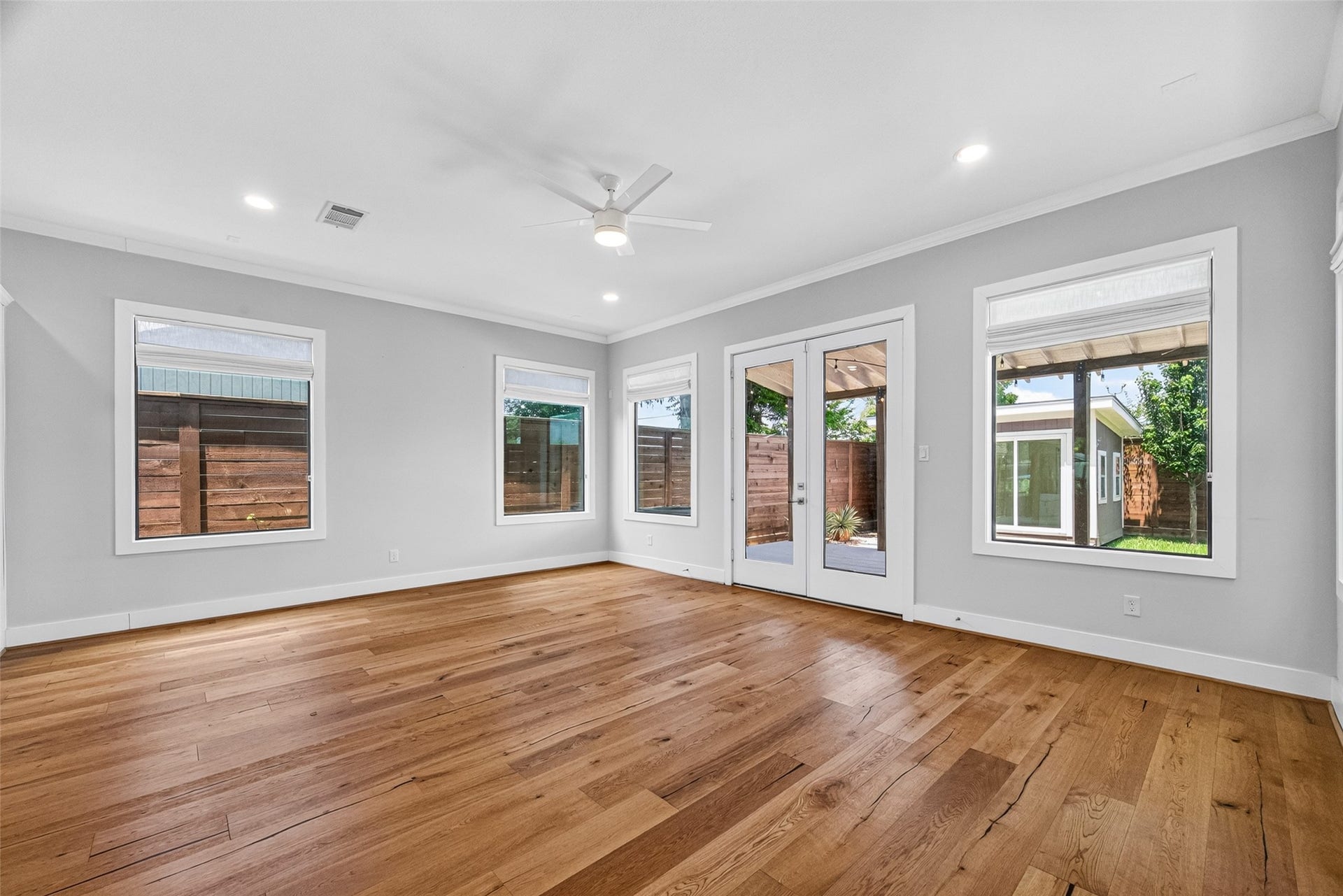 935 Bunton Street, Houston, TX 77009 935 Bunton Street, Houston, TX 77009