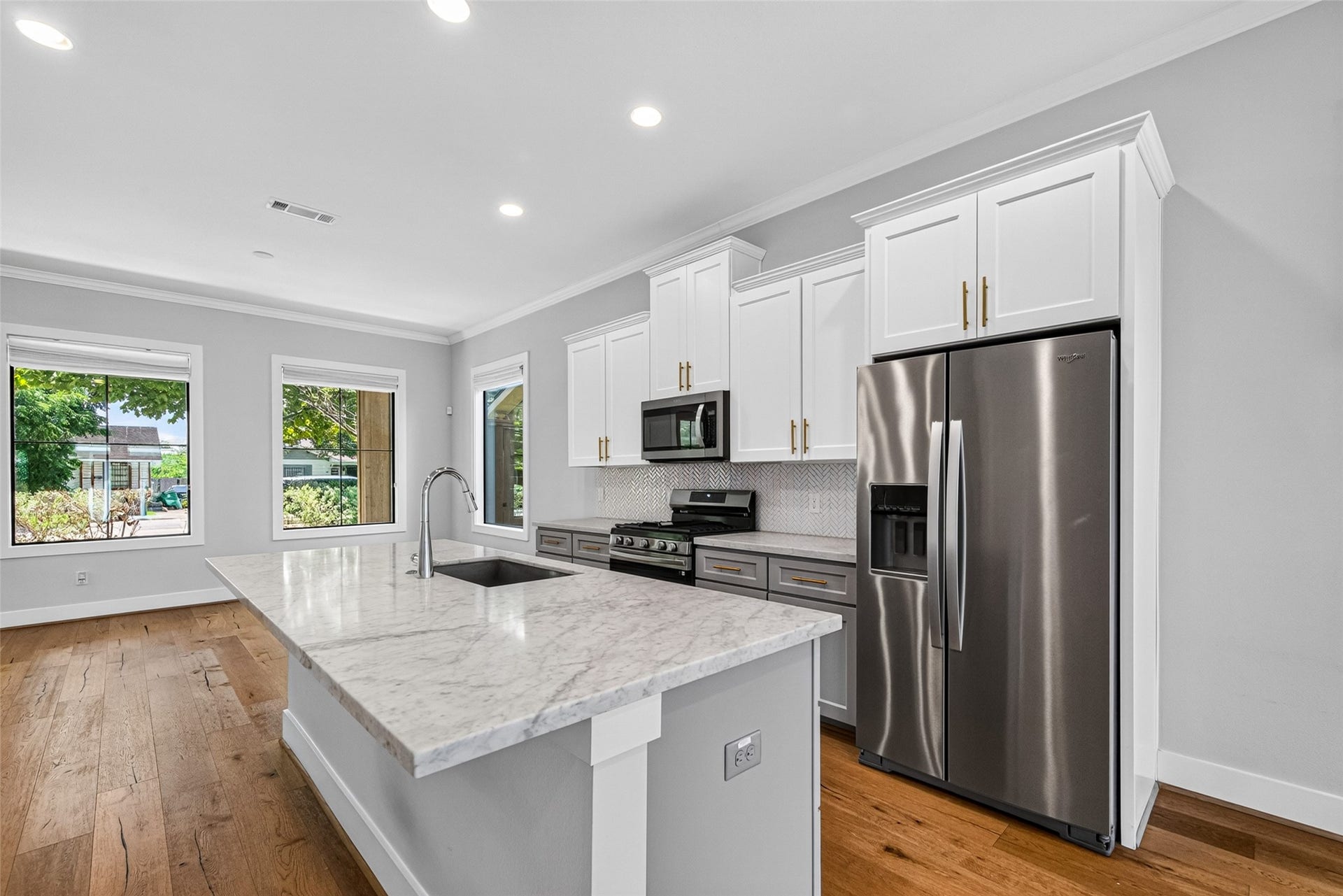 935 Bunton Street, Houston, TX 77009 935 Bunton Street, Houston, TX 77009