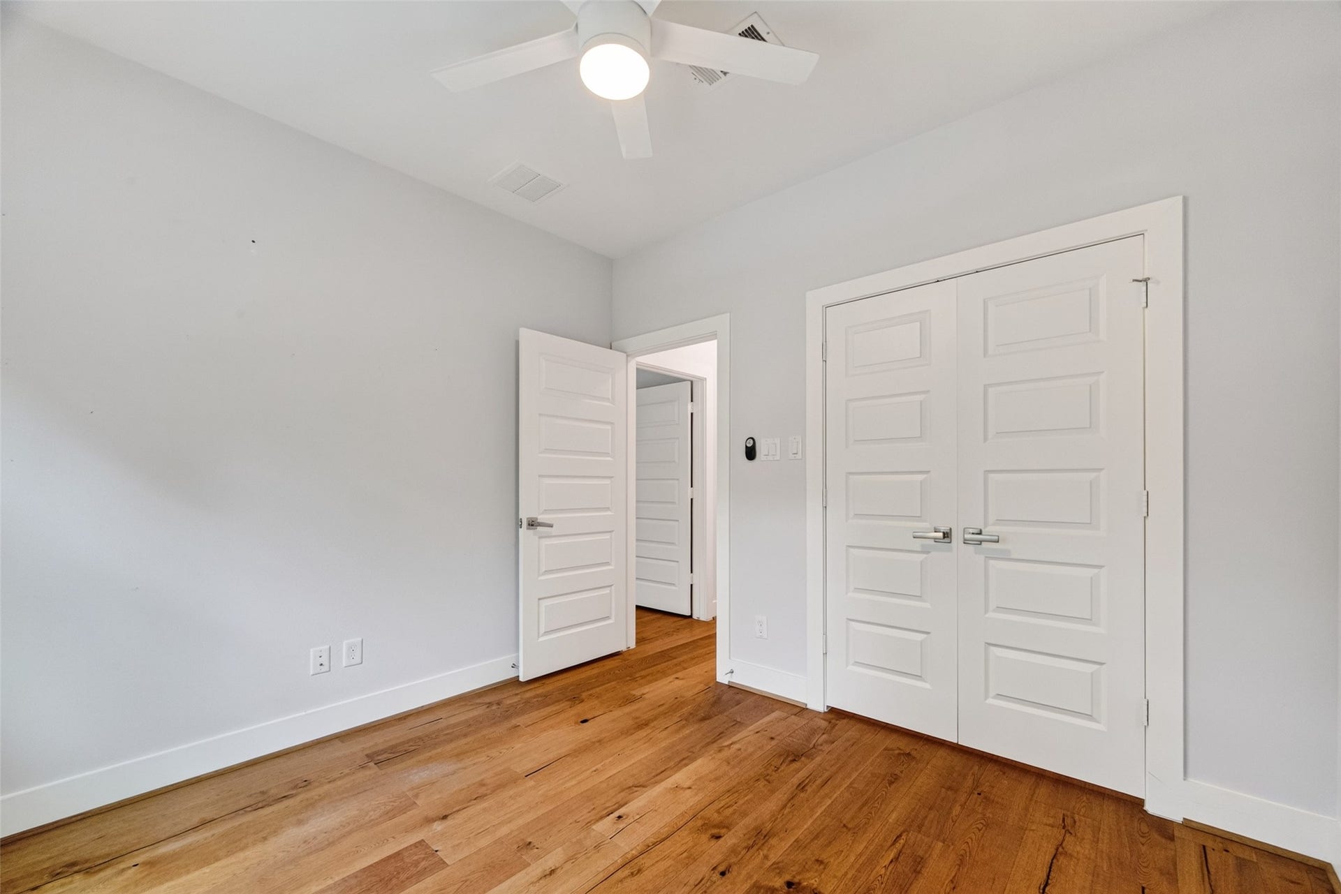 935 Bunton Street, Houston, TX 77009 935 Bunton Street, Houston, TX 77009