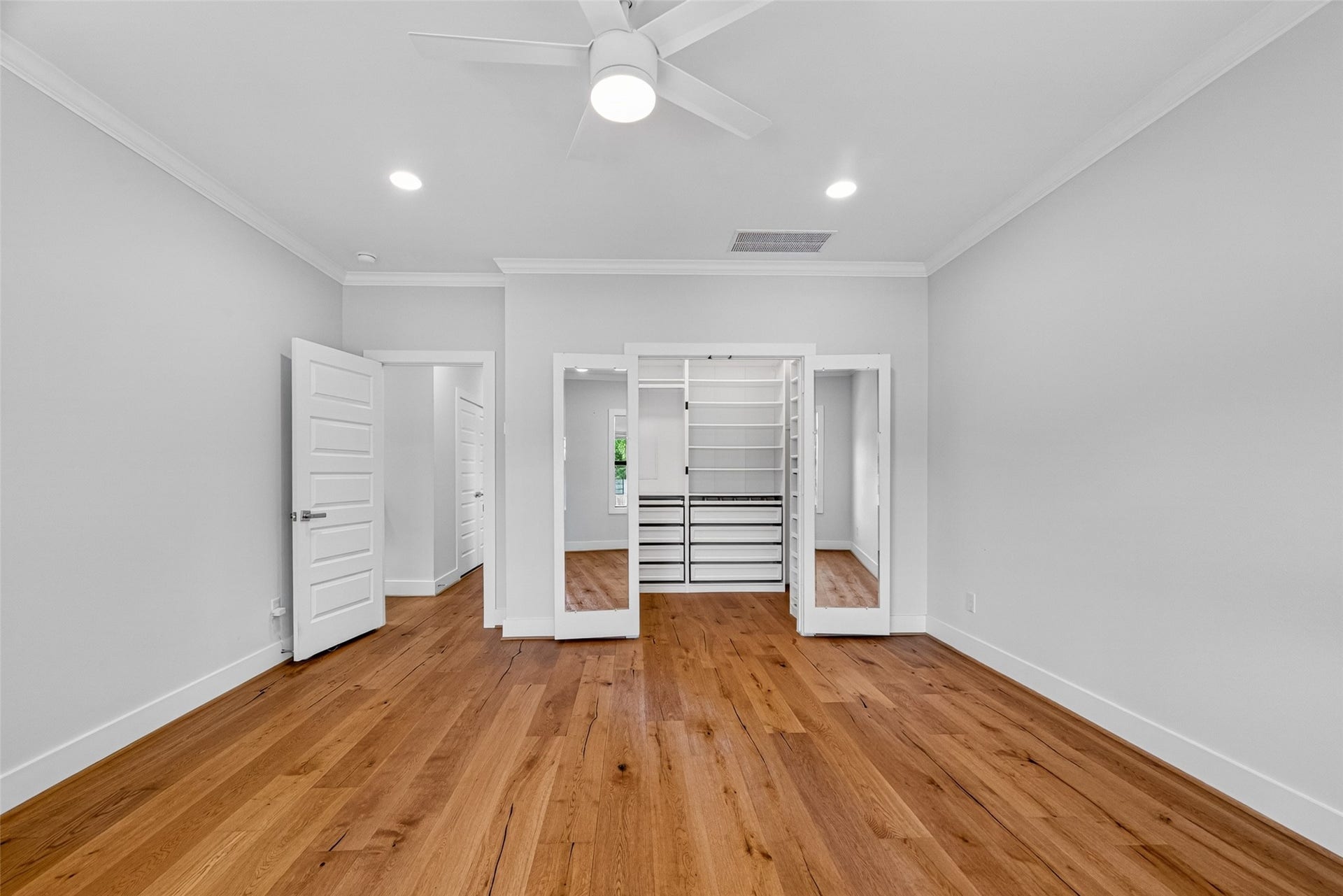 935 Bunton Street, Houston, TX 77009 935 Bunton Street, Houston, TX 77009