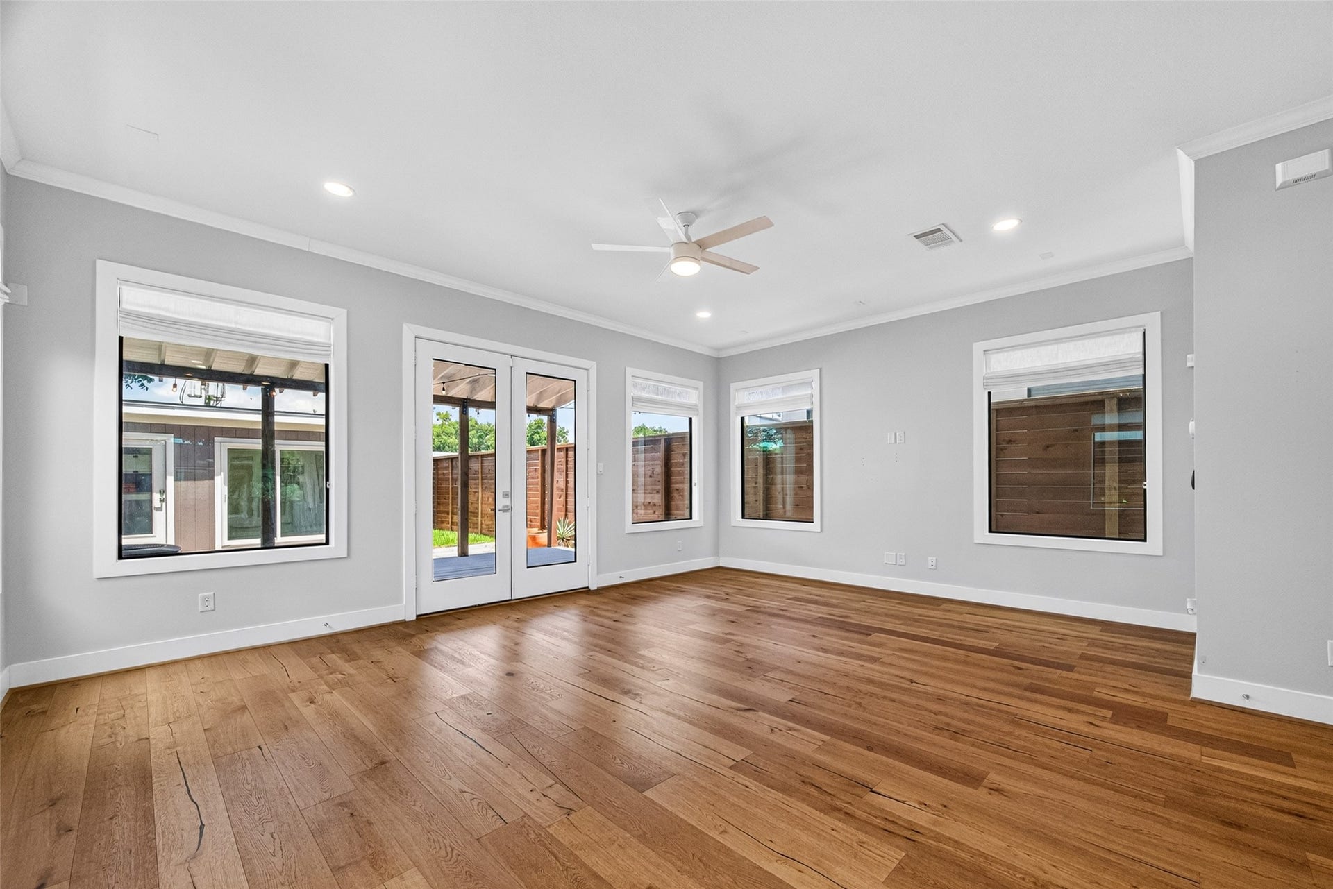 935 Bunton Street, Houston, TX 77009 935 Bunton Street, Houston, TX 77009