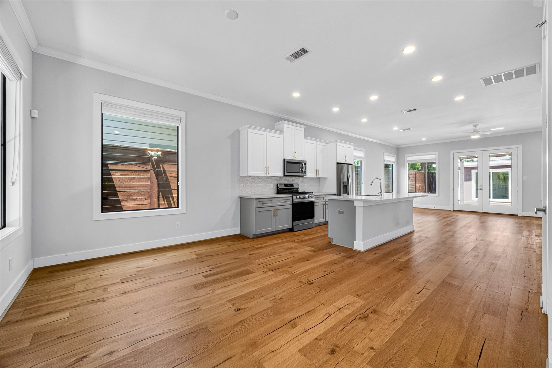 935 Bunton Street, Houston, TX 77009 935 Bunton Street, Houston, TX 77009