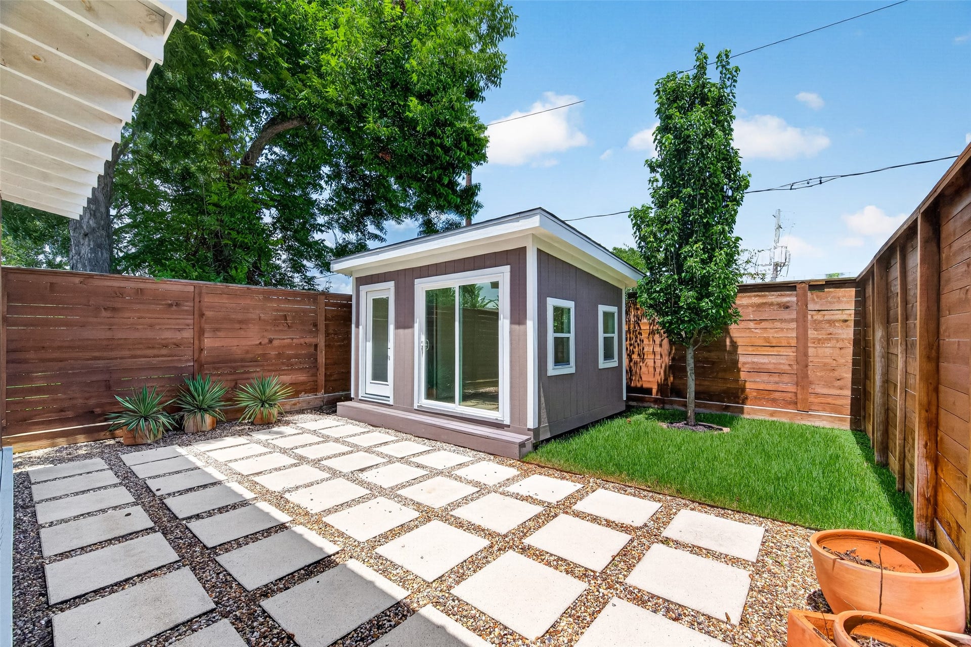 935 Bunton Street, Houston, TX 77009 935 Bunton Street, Houston, TX 77009