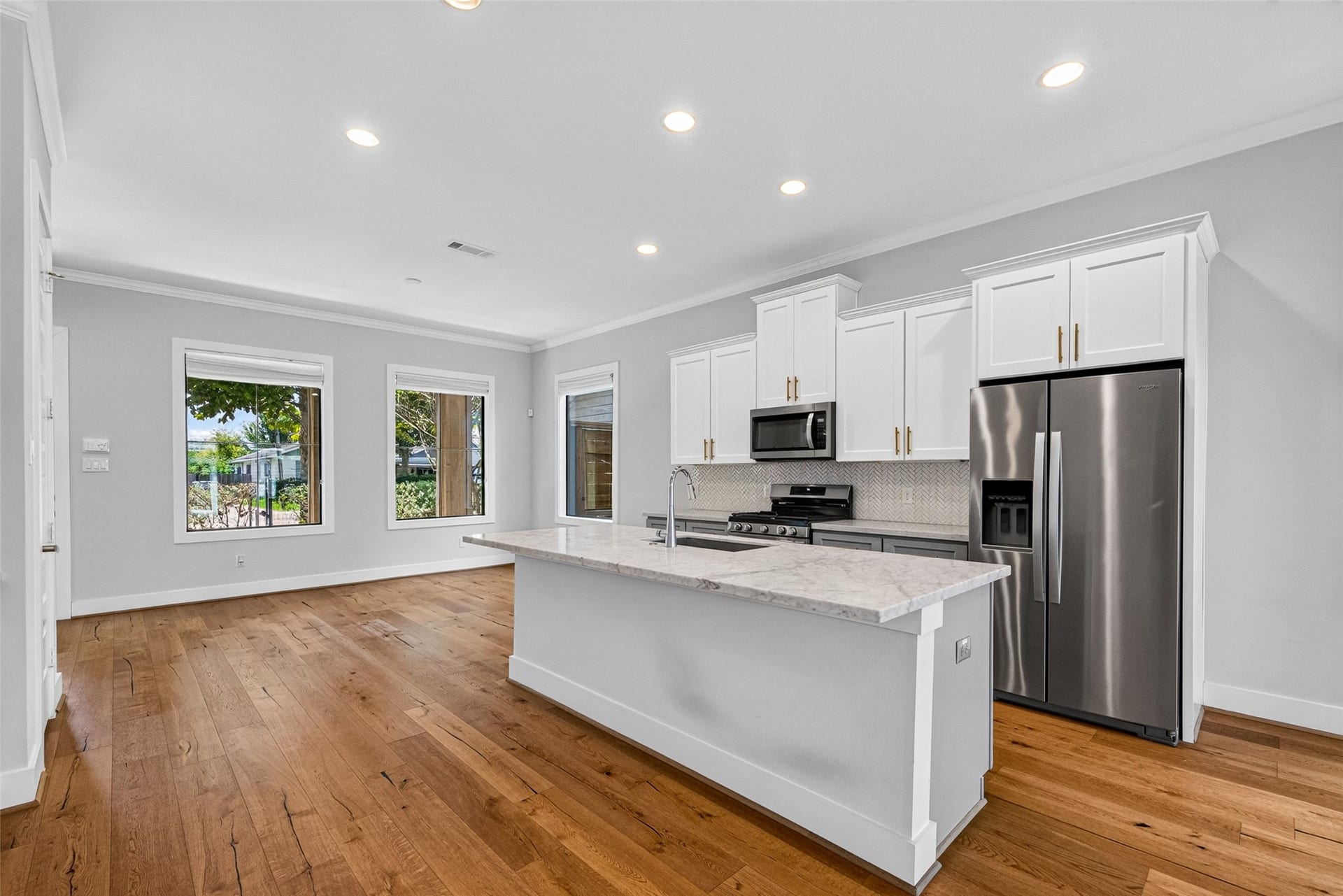 935 Bunton Street, Houston, TX 77009 935 Bunton Street, Houston, TX 77009