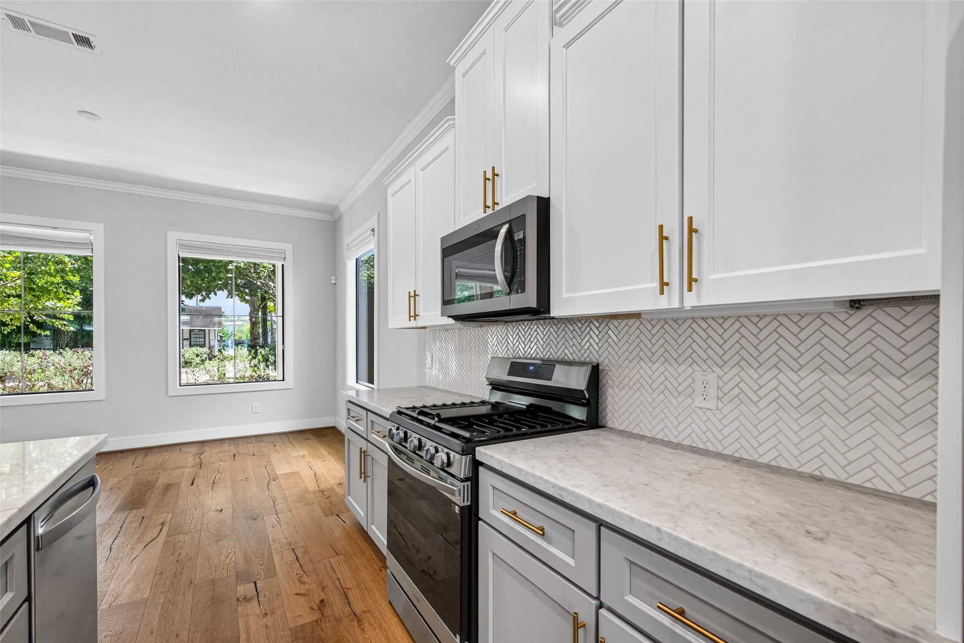 935 Bunton Street, Houston, TX 77009 935 Bunton Street, Houston, TX 77009