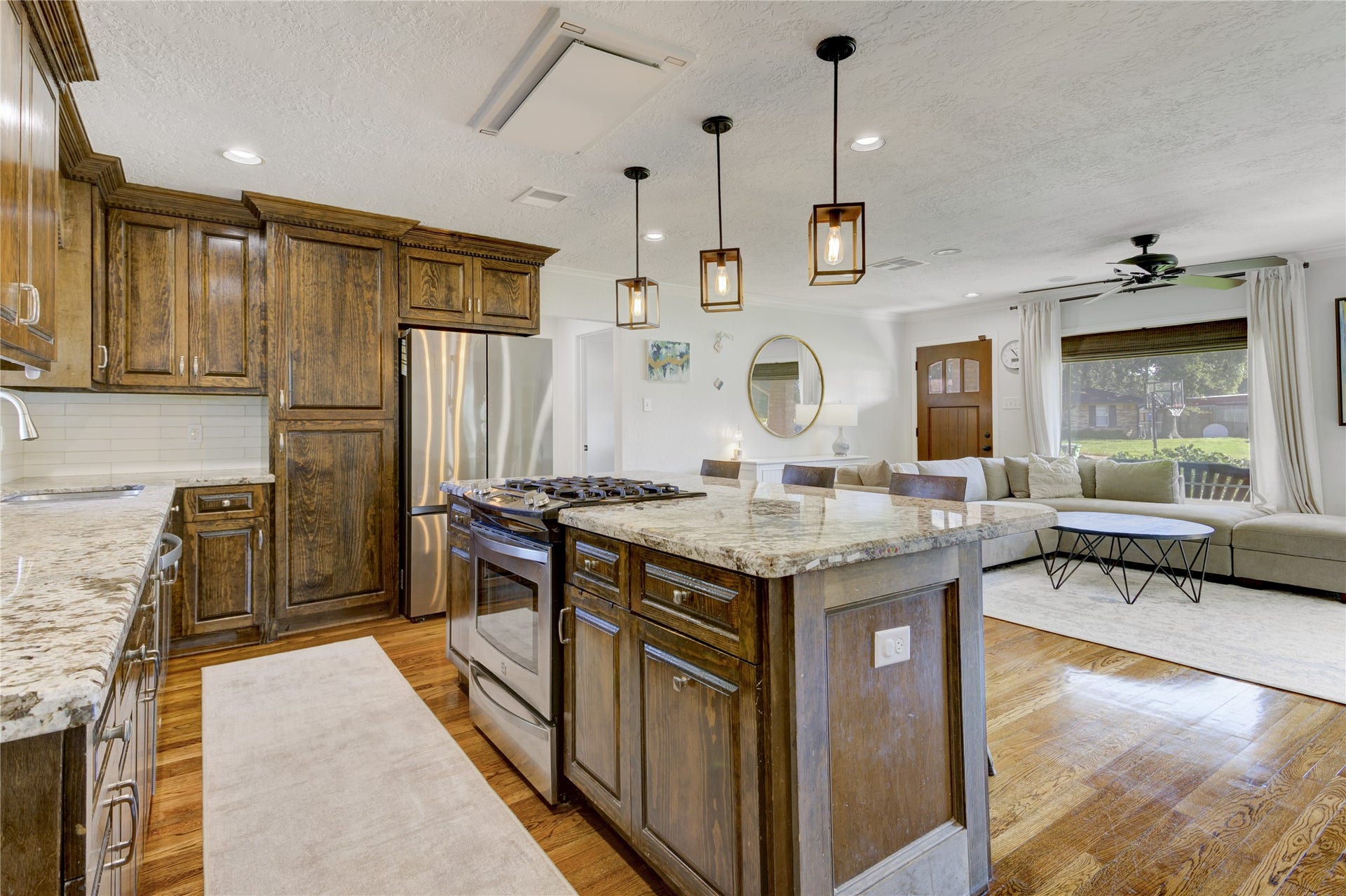 3007 Topham Circle, Houston, TX 77018 3007 Topham Circle is a 3/3 ranch-style home in a quiet cul-de-sac in Shepherd Forest.