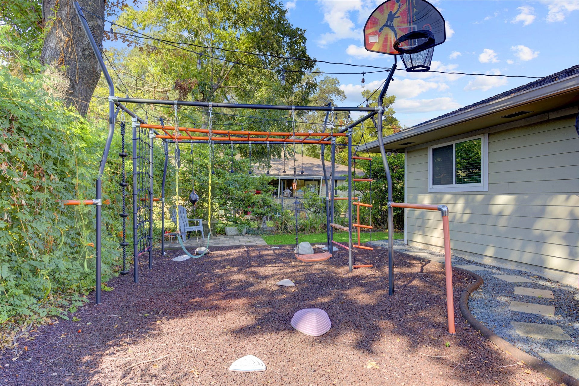 3007 Topham Circle, Houston, TX 77018 On the other side of the house sits another side yard, perfect for a playset like this. This playset is negotiable but planned to be taken by the sellers.