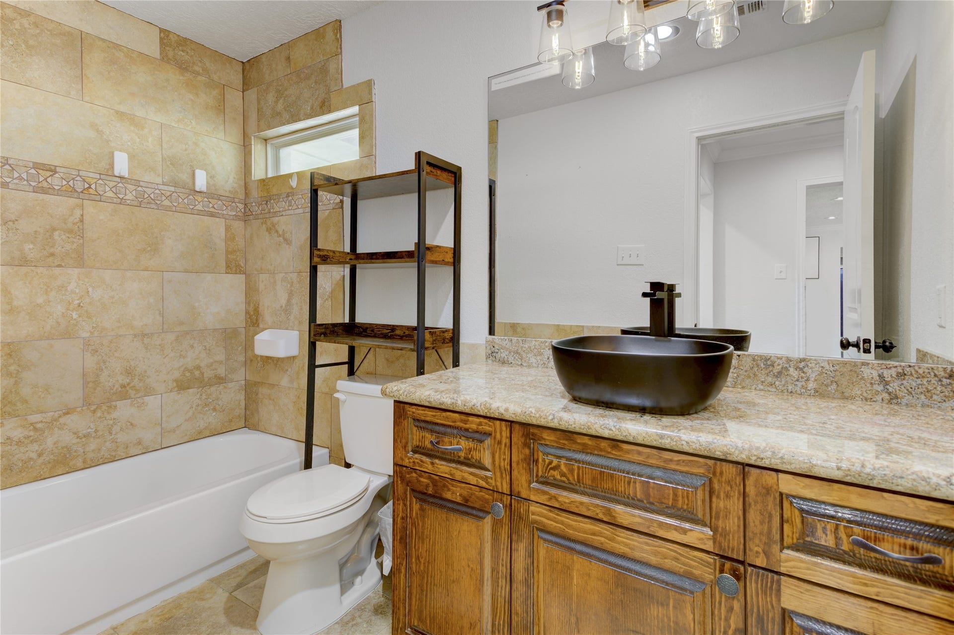 3007 Topham Circle, Houston, TX 77018 A third full bathroom truly adds convenience for guests or kids!