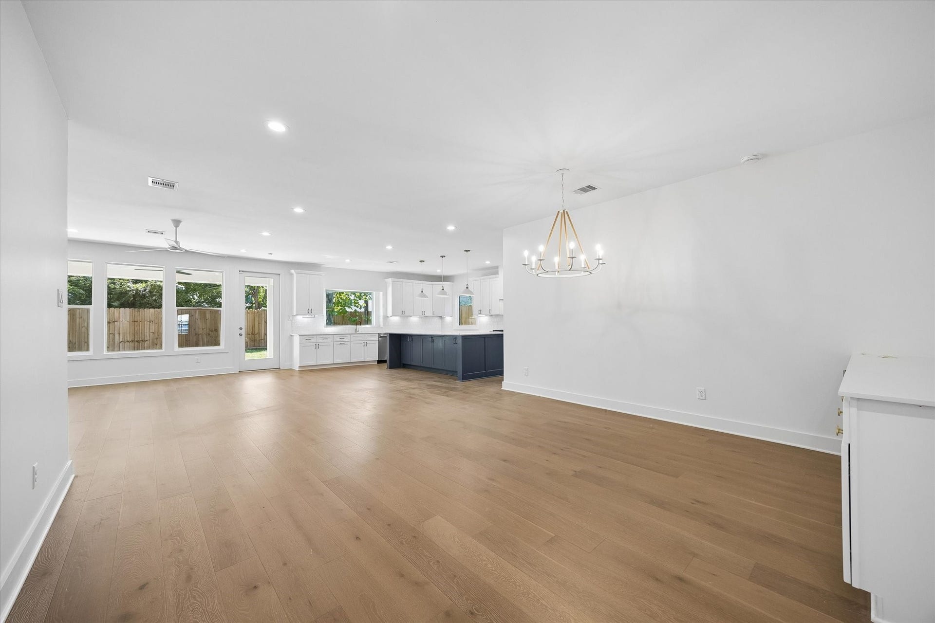 10659 Mayfield Road, Houston, TX 77043 This view from the front entry shows off the open-concept living space. Crisp white walls and gleaming wood floors create a blank canvas, allowing you to make this home your perfect retreat.