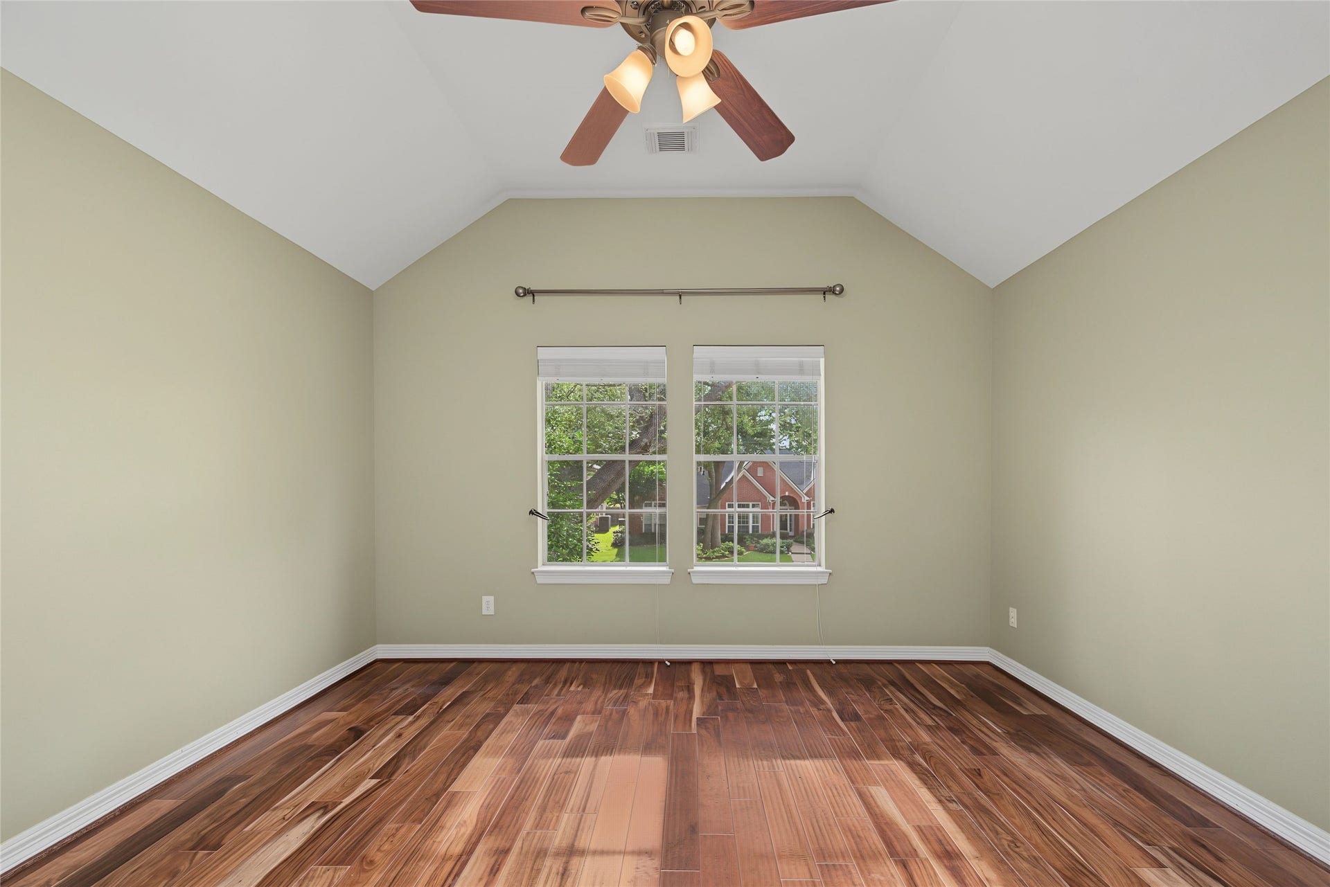 4802 Yorkshire Street, Sugar Land, TX 77479
