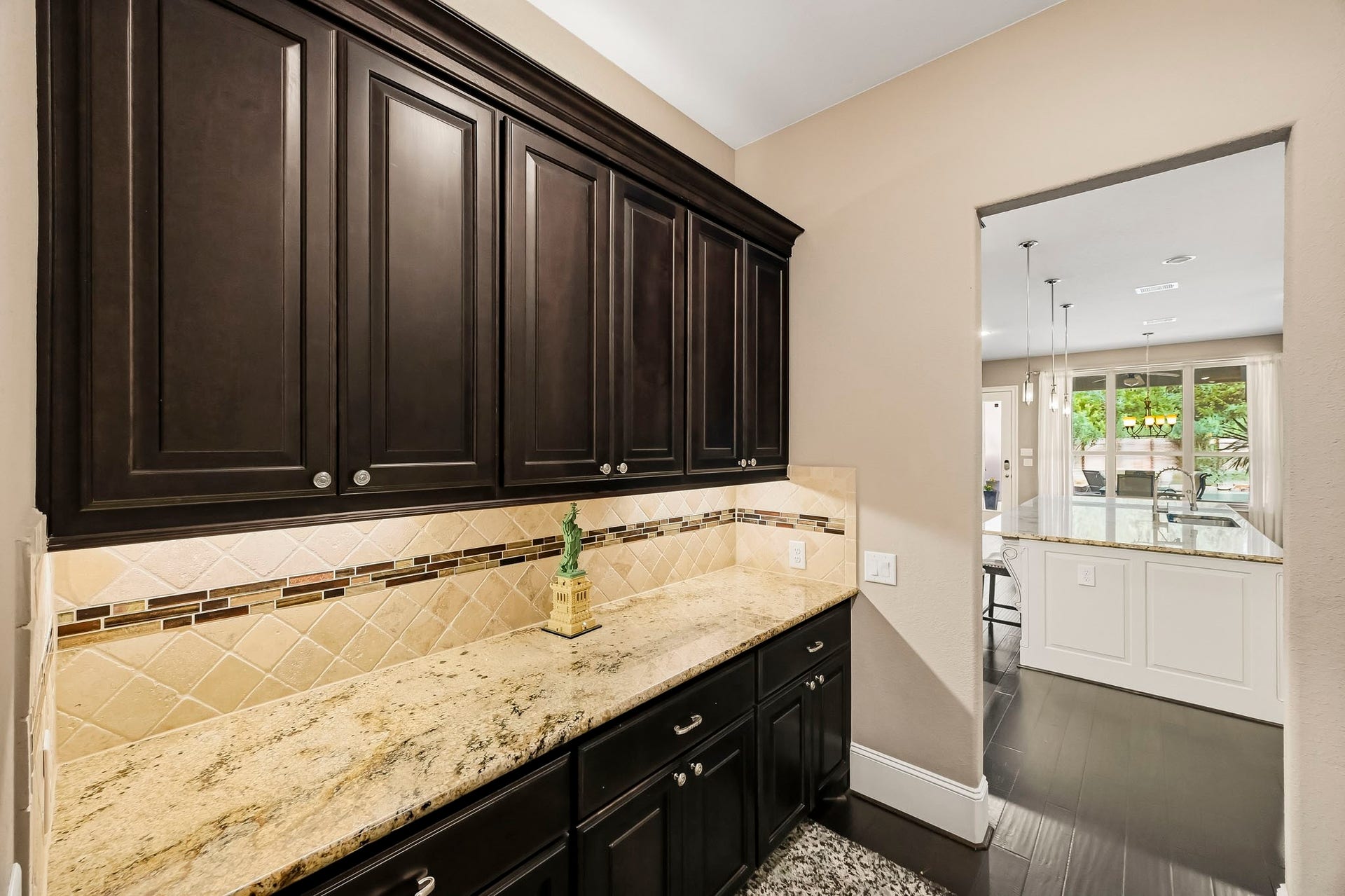 2 Turin Turn Drive, Missouri City, TX 77459 Butlers Pantry