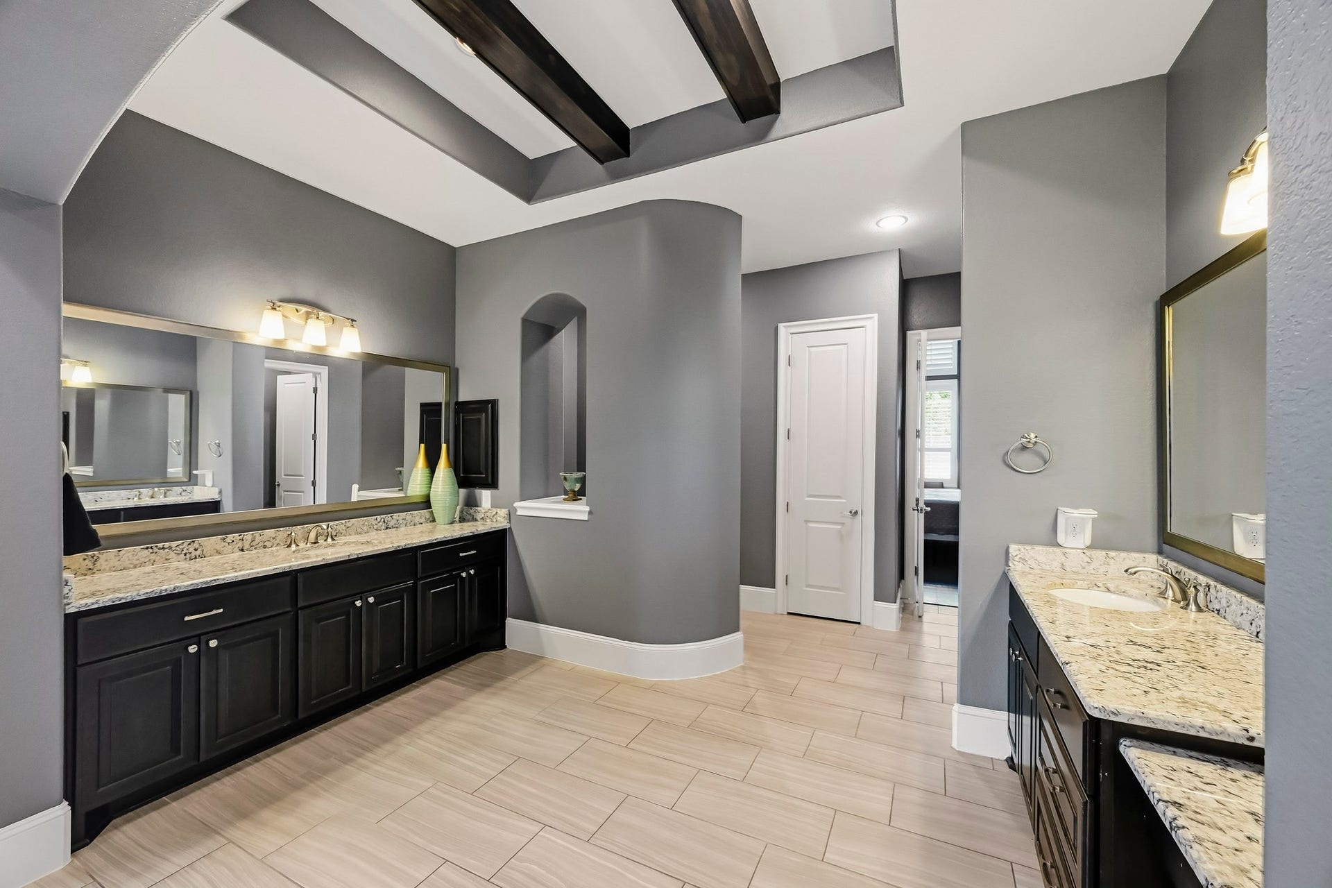2 Turin Turn Drive, Missouri City, TX 77459 Primary Bathroom with double vanities, walk in shower and separate bathtub