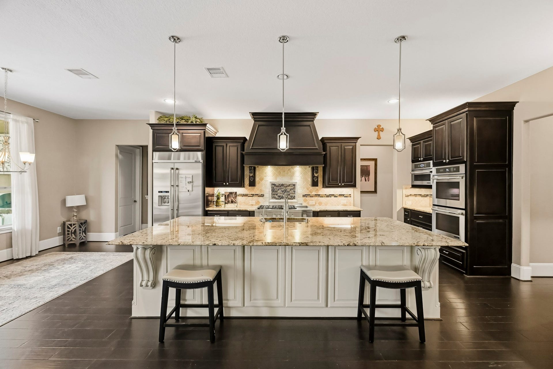 2 Turin Turn Drive, Missouri City, TX 77459 Oversize granite island with sink.