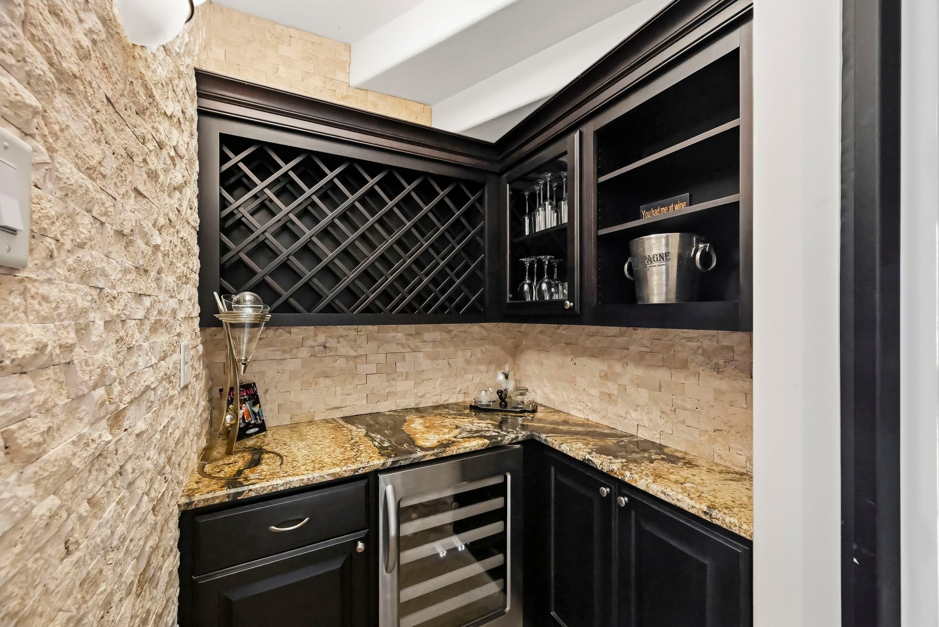 2 Turin Turn Drive, Missouri City, TX 77459 Gated Wine Room