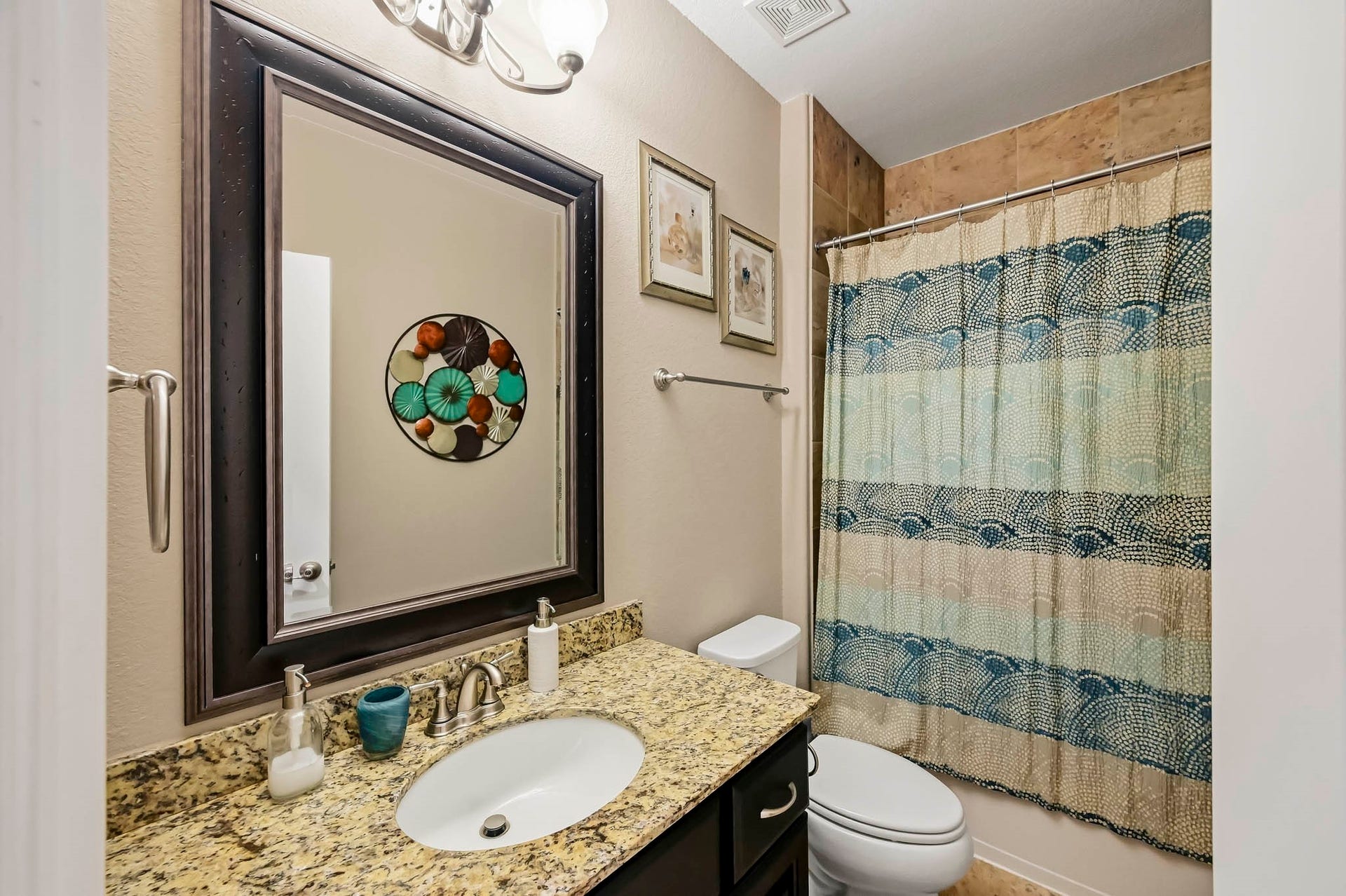 2 Turin Turn Drive, Missouri City, TX 77459 2nd floor batthroom