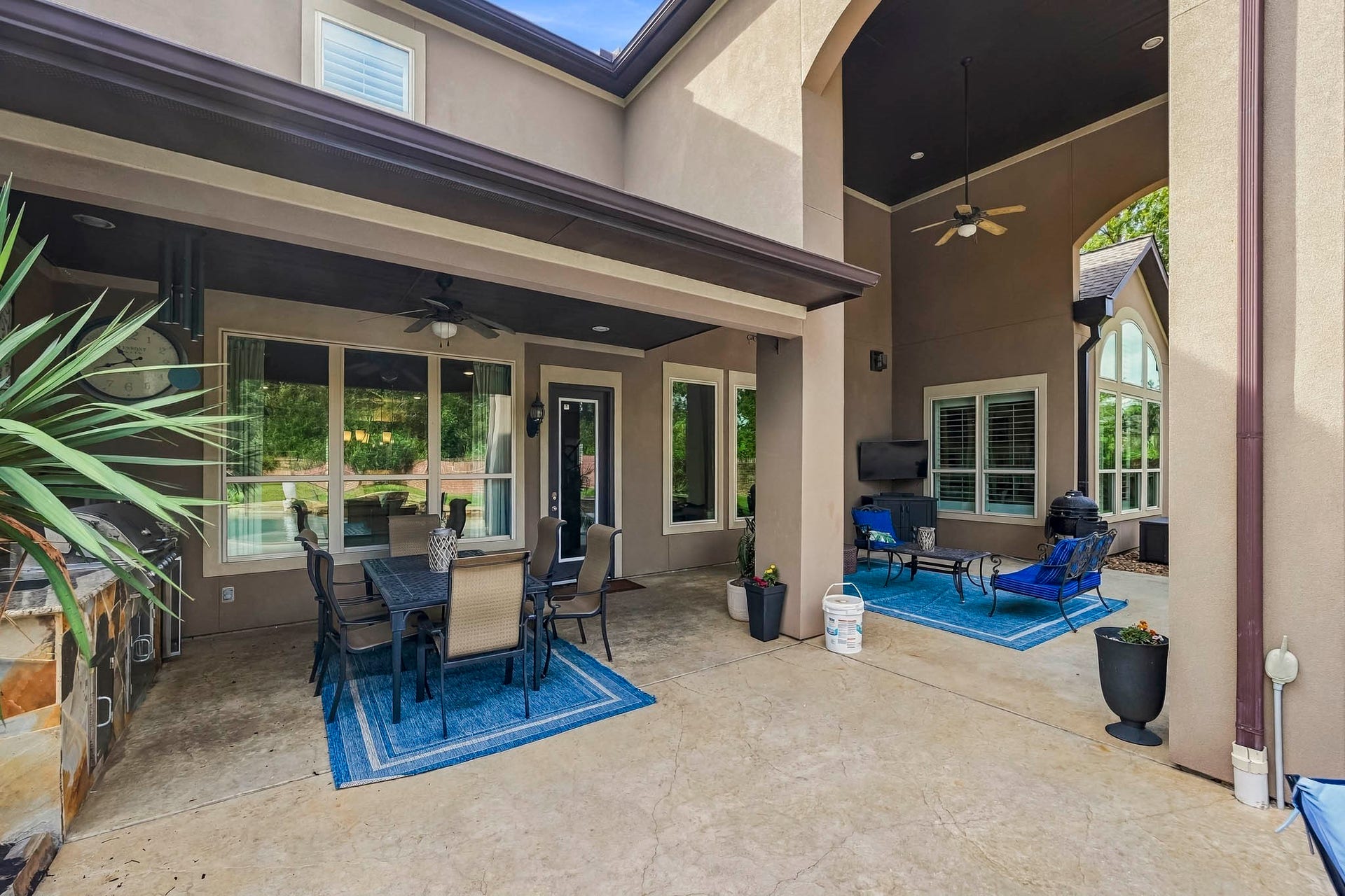 2 Turin Turn Drive, Missouri City, TX 77459 Covered patio with outdoor kitchen grill