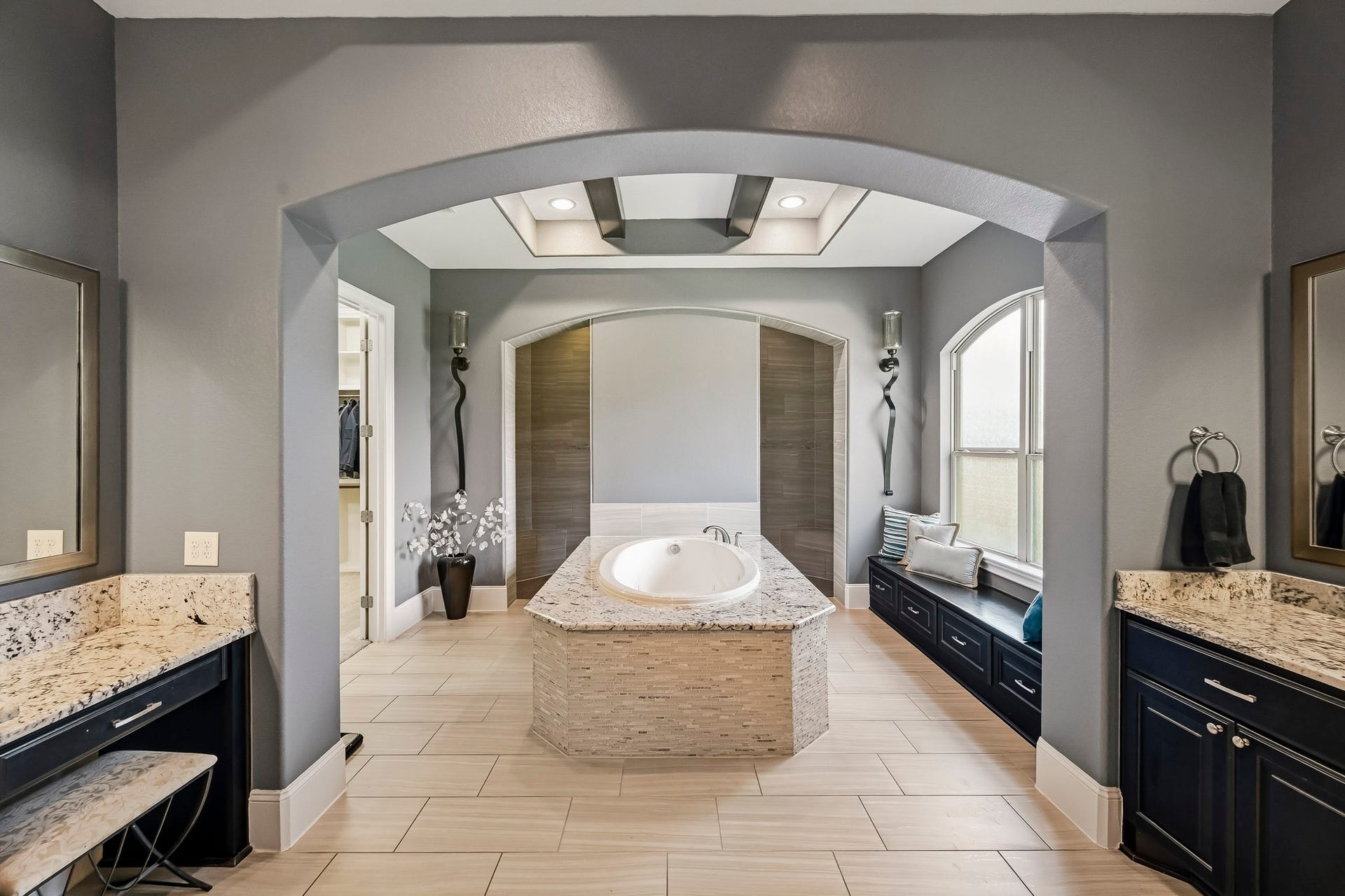 2 Turin Turn Drive, Missouri City, TX 77459 Primary Bathroom with double vanities, walk in shower and separate bathtub